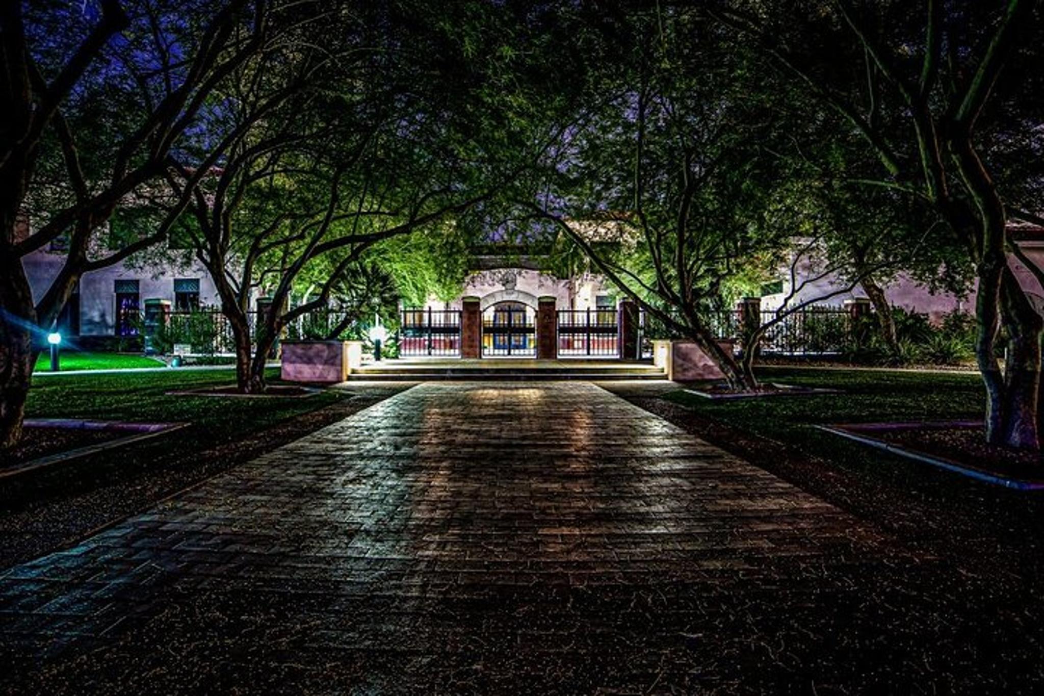 Phoenix Ghost Hunt Walking Tour at Night - Image 5