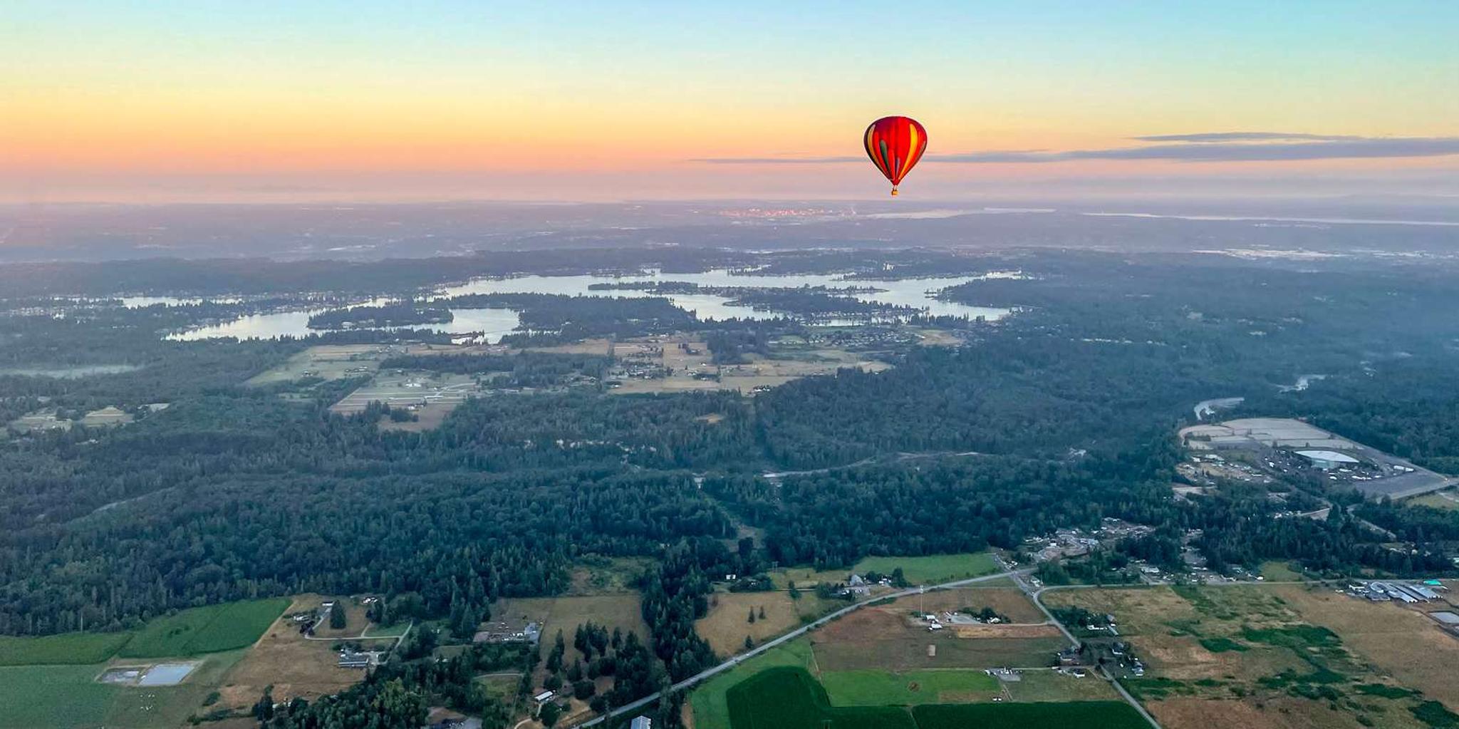 Seattle Mt. Rainier Hot Air Balloon Ride - Image 4