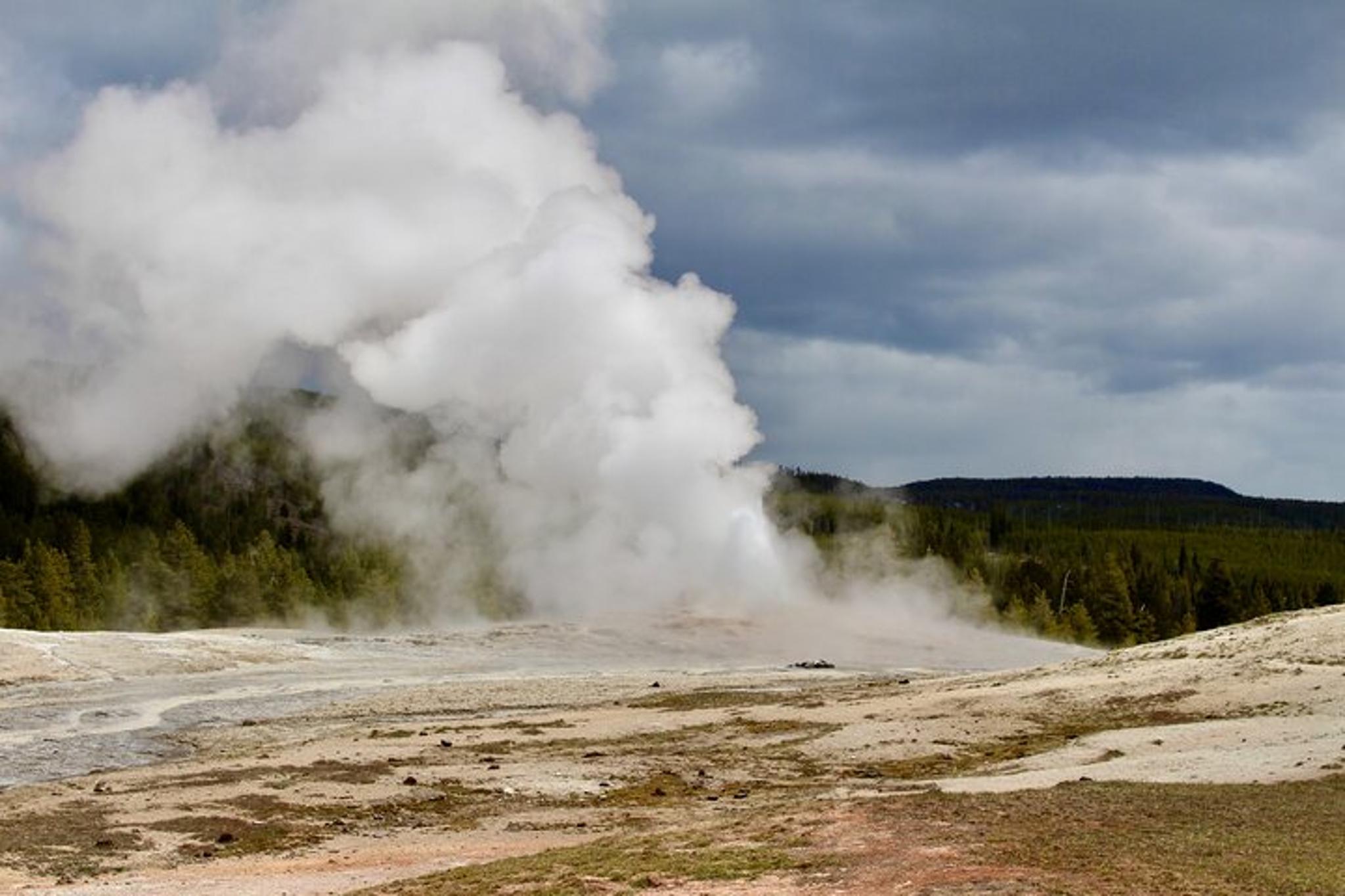 Yellowstone Lower Loop Private Tour - Image 5