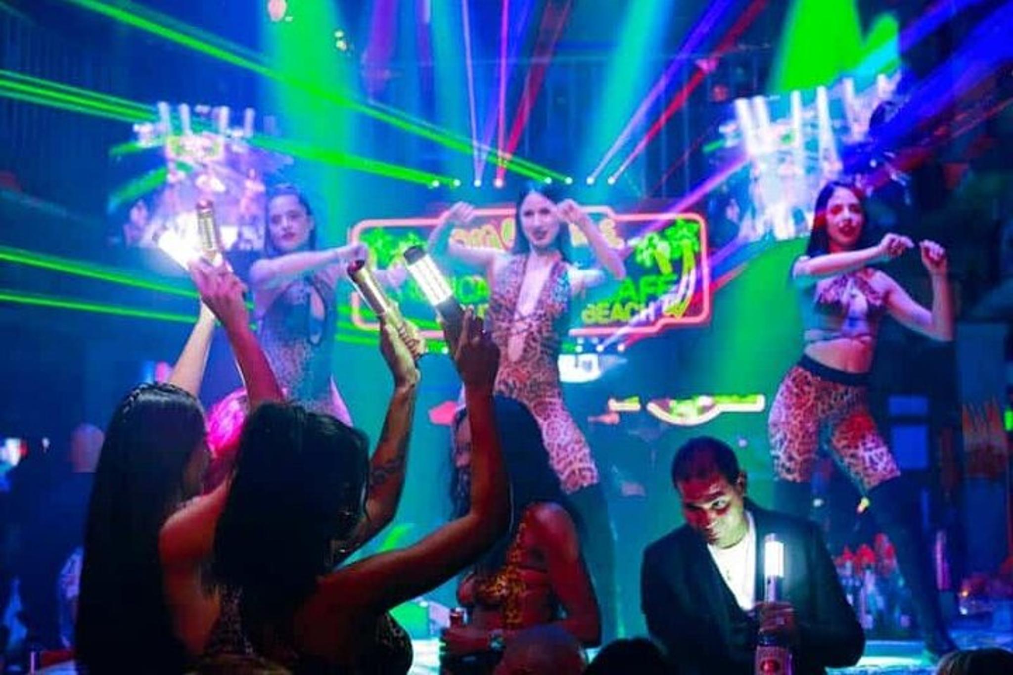 Miami Pub Crawl and Clubbing Experience - Image 5