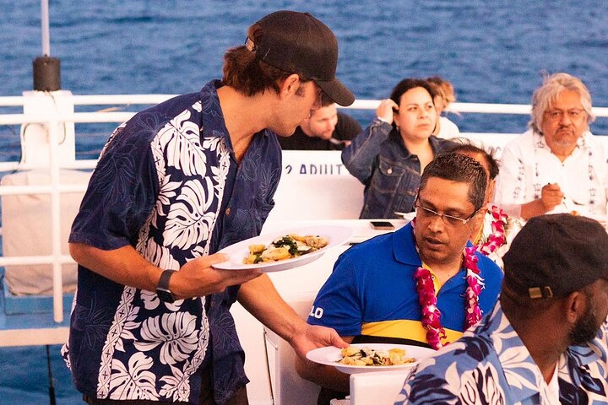 Honolulu Sunset Dinner Cruise with Fireworks - Image 3