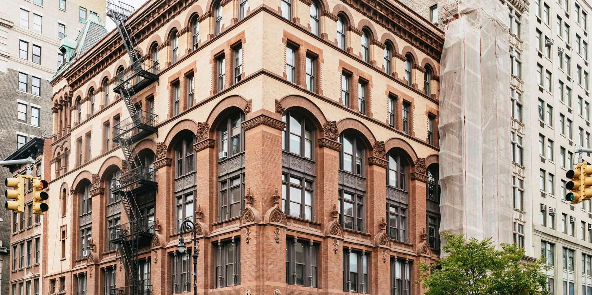 New York Taylor Swift Hotspots Walking Tour - Image 4