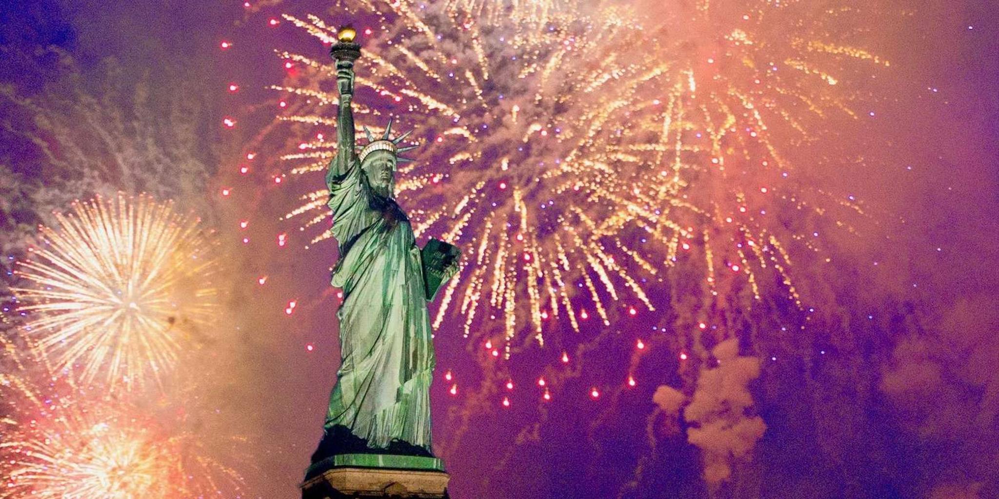 New York City New Year's Eve Fireworks Cruise - Image 2