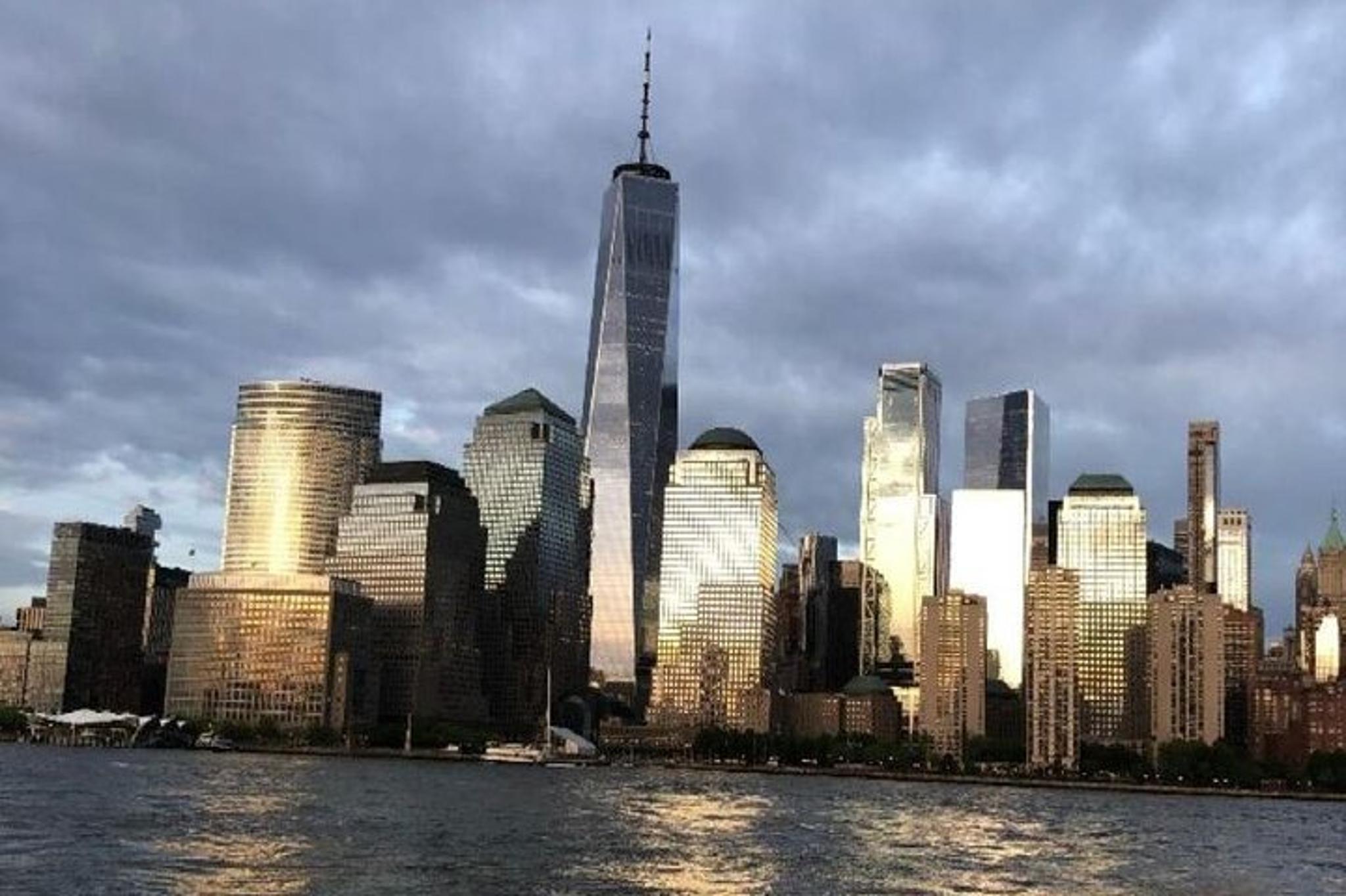 New York City Private Boat Tour 1 Hour - Image 4