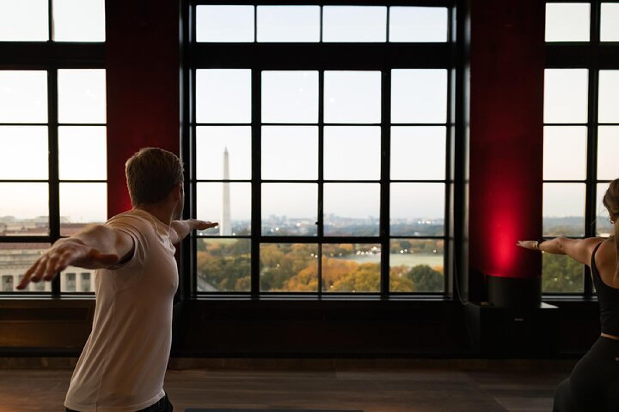 Washington D.C. Yoga Experience at Sunrise 60 min - Image 3