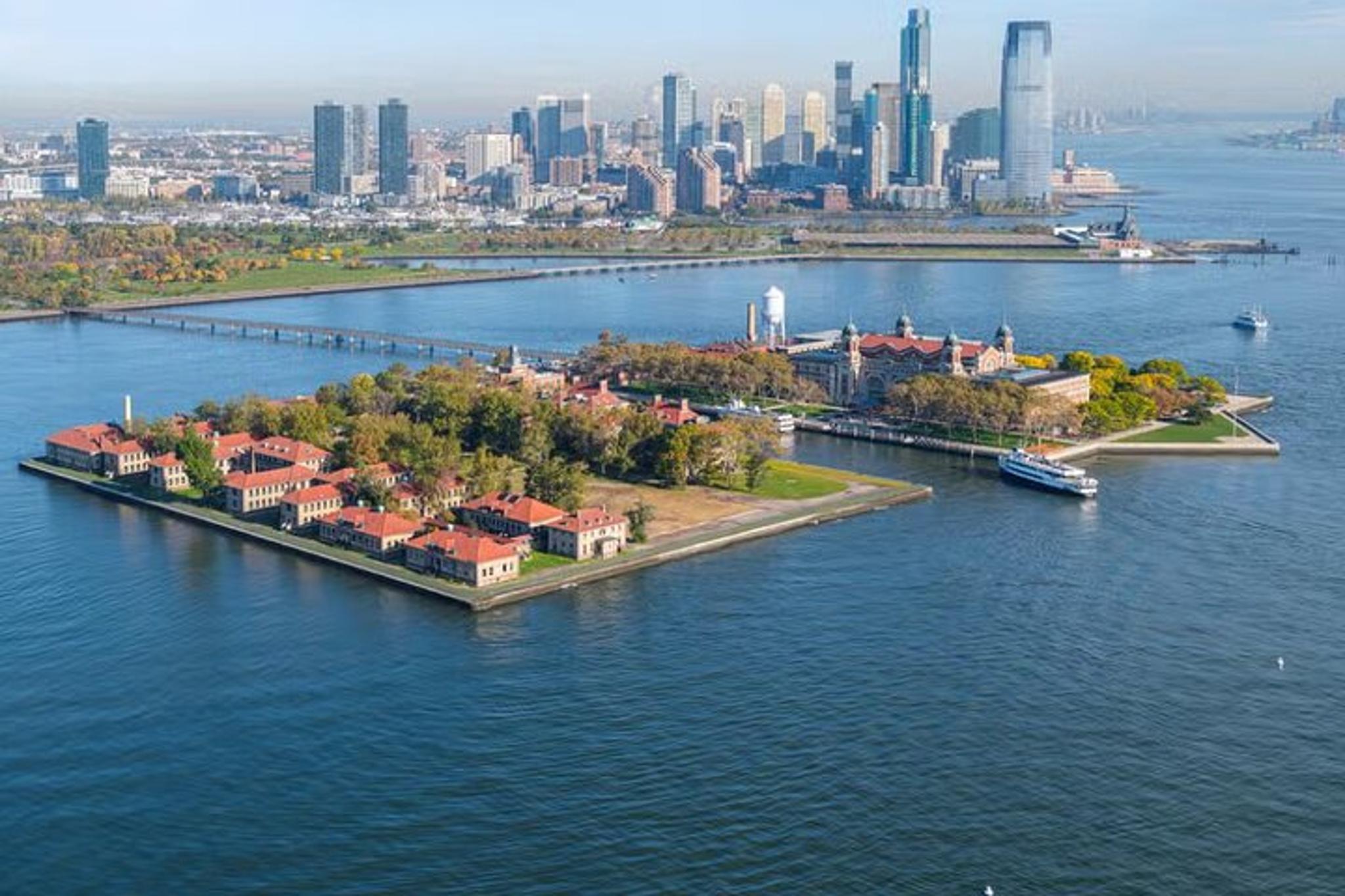New York Statue of Liberty and Ellis Island Tour