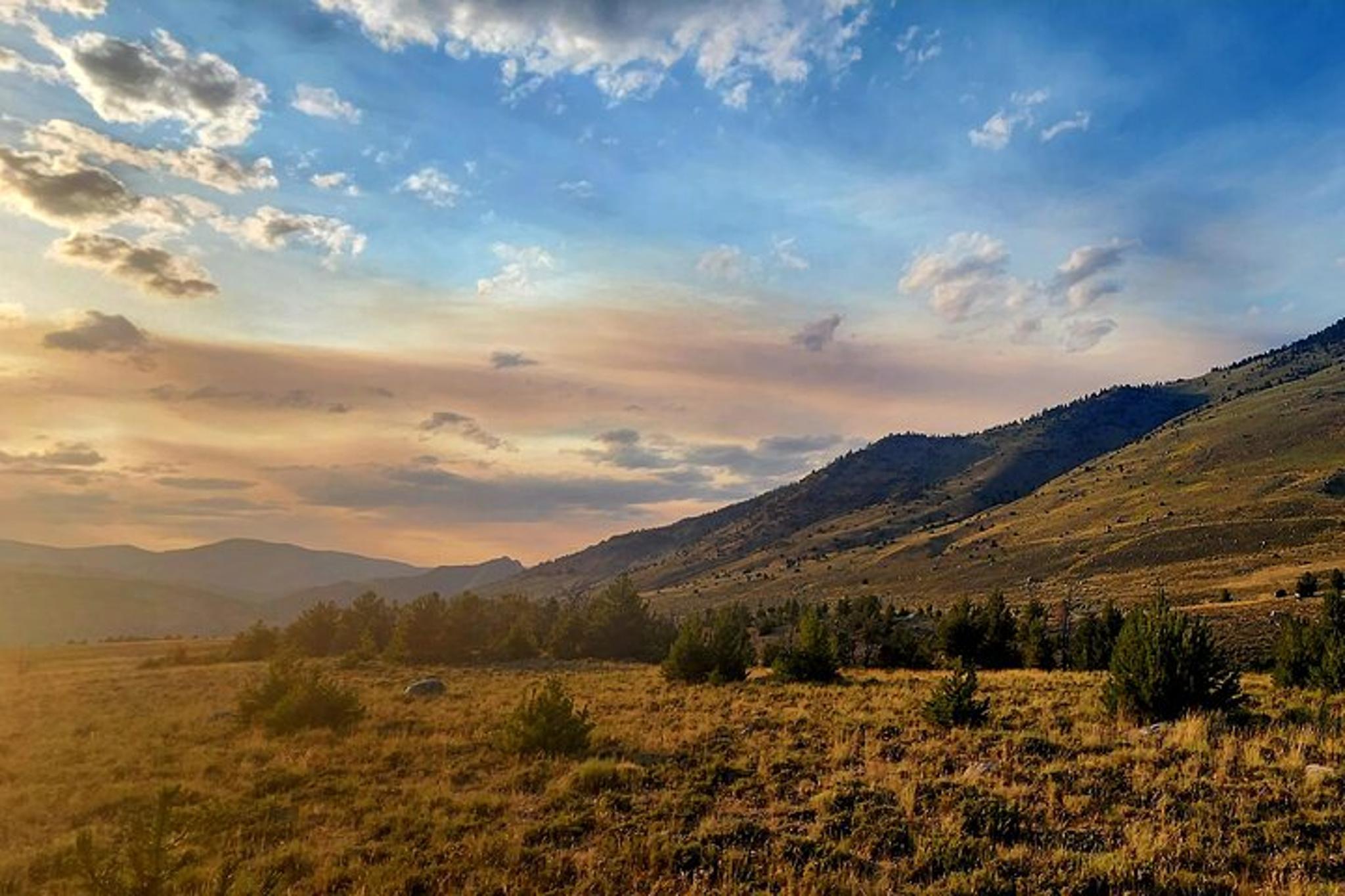 Yellowstone Day Hike - Image 5