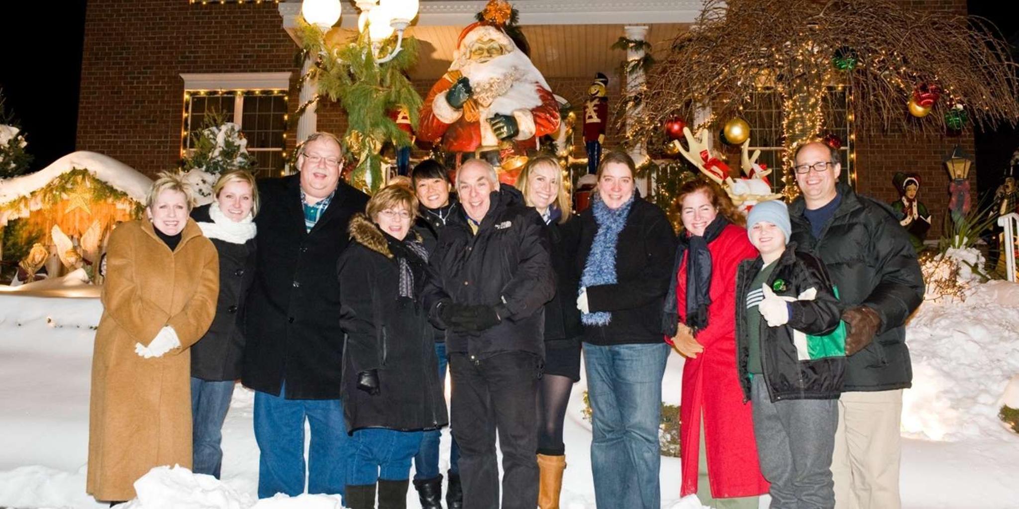 New York City Dyker Heights Christmas Lights Tour - Image 5