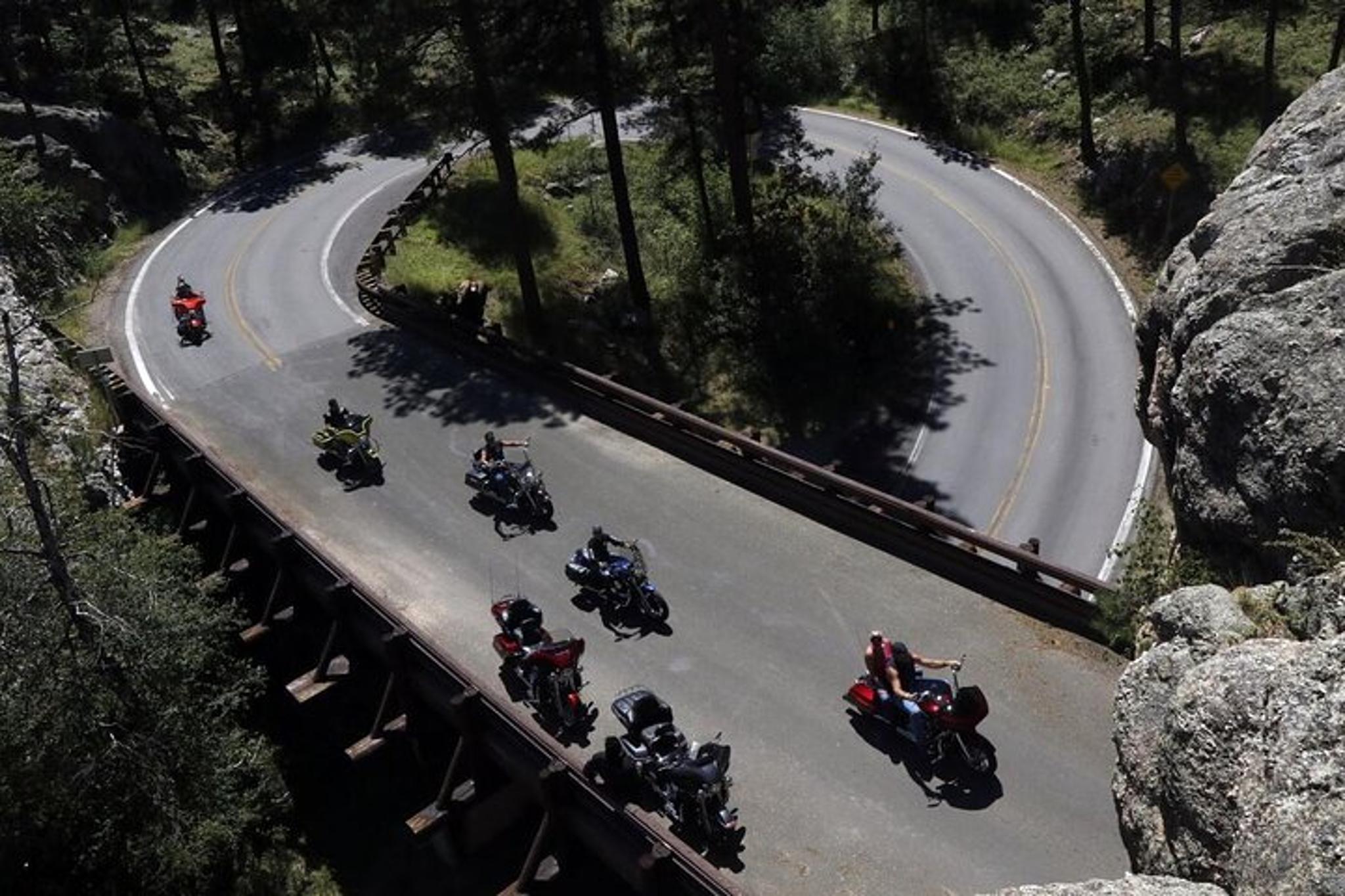 Mt Rushmore Tour with Crazy Horse and Needles - Image 3