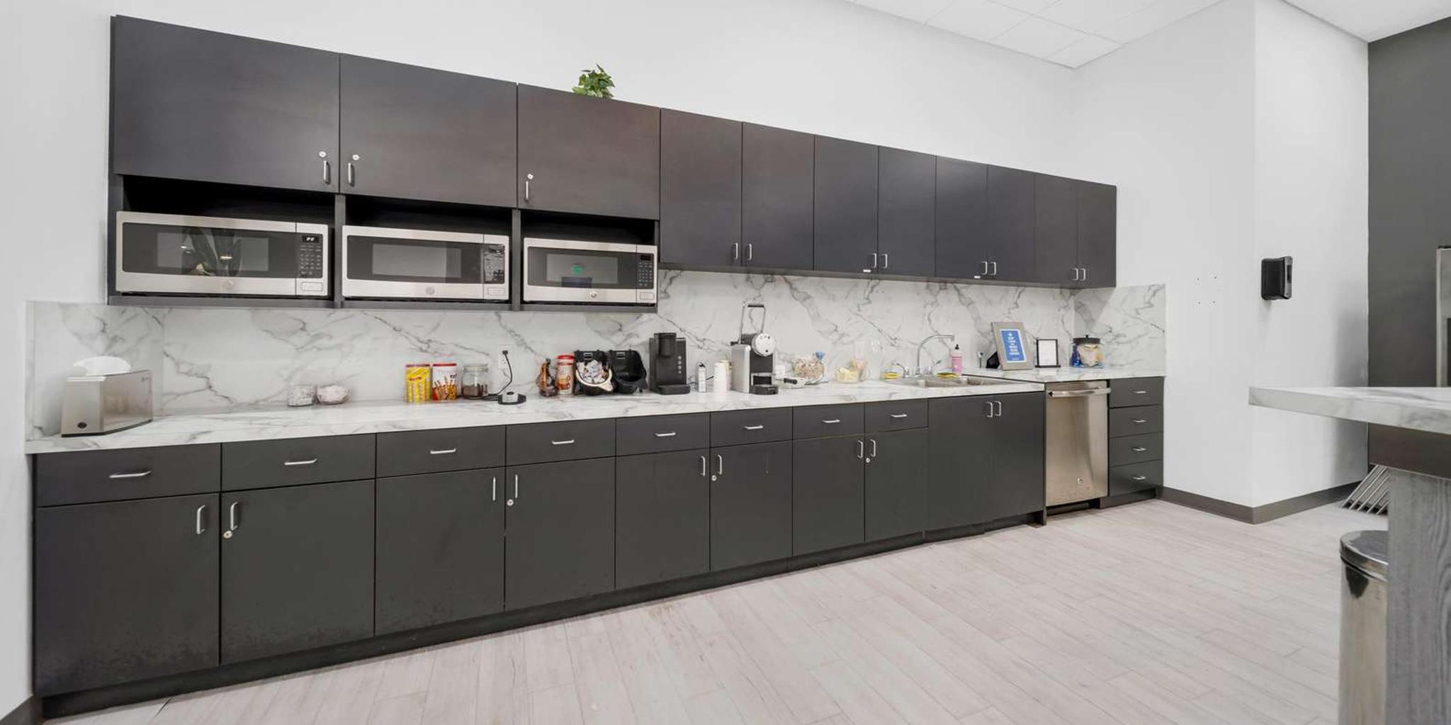 Miami Cruise Lounge Access with Luggage Storage - Image 5