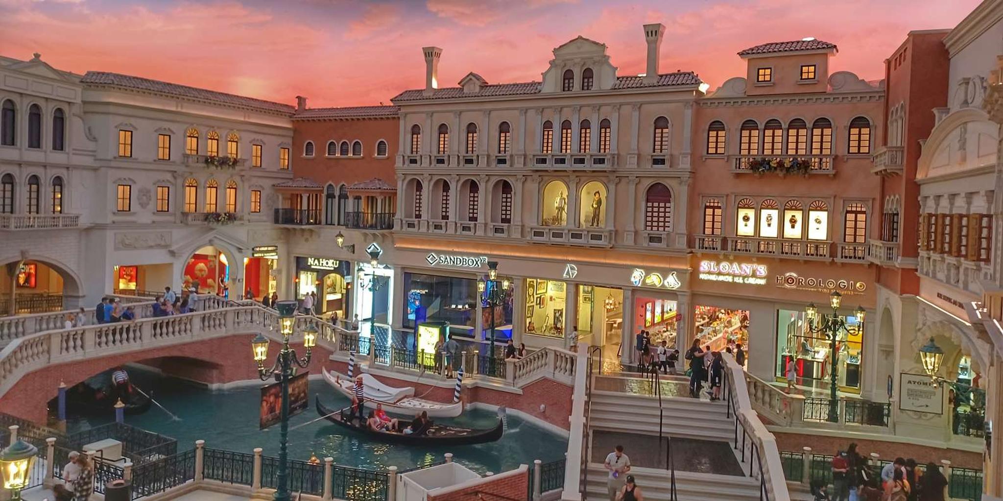 Las Vegas Strip Walking Tour
