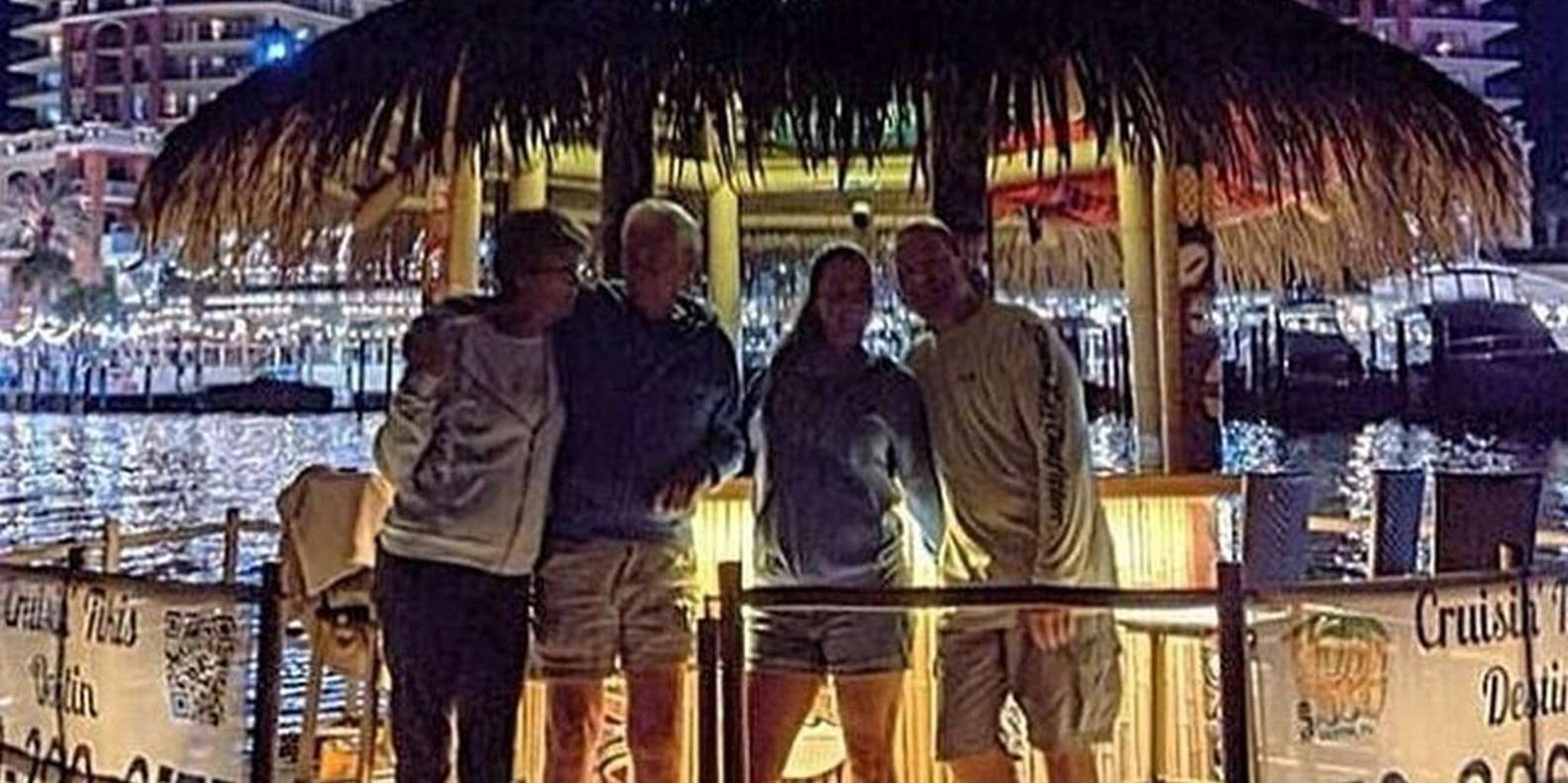 Destin Tiki Boat Tour to Crab Island - Image 4