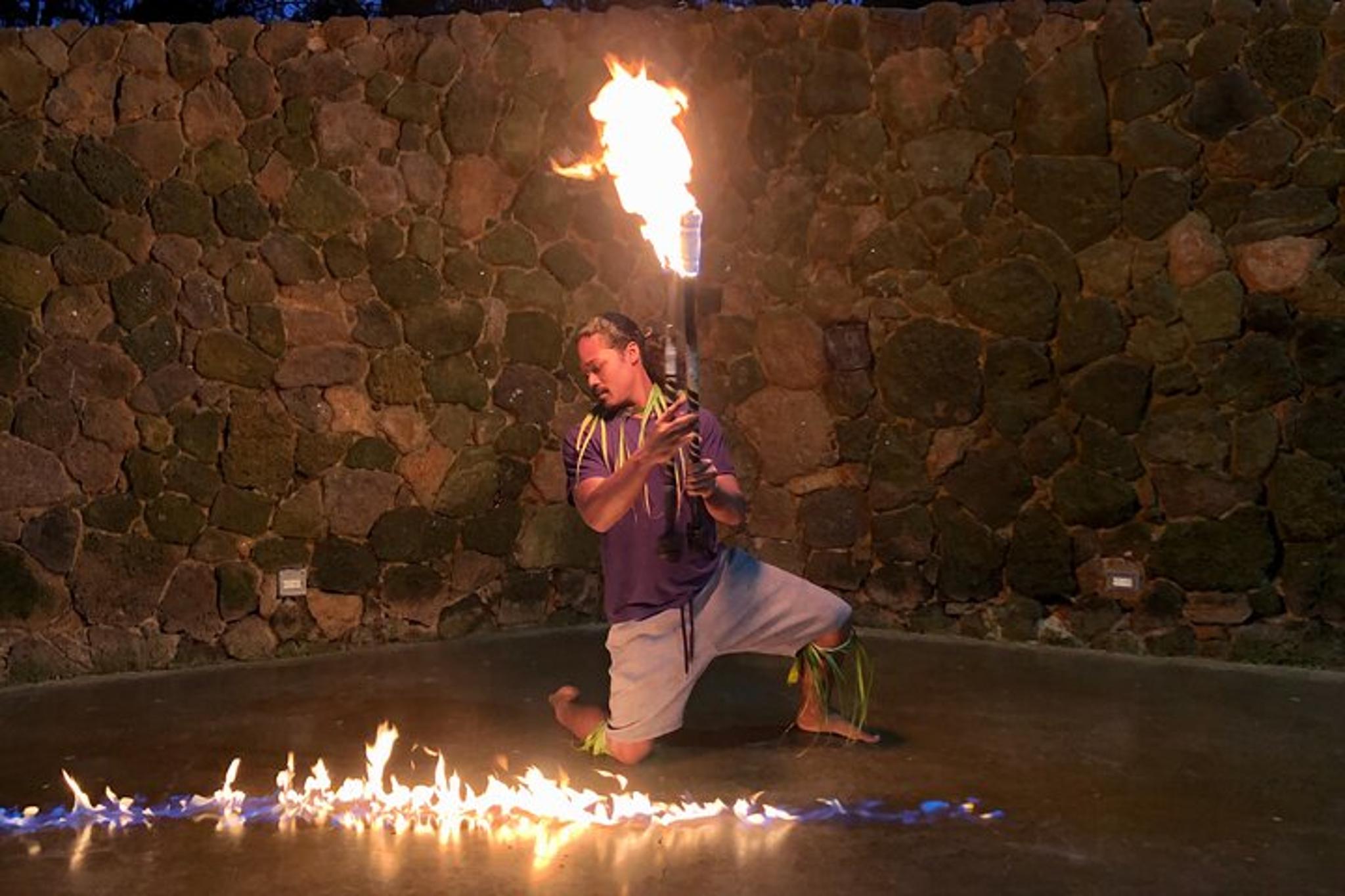 Kaua'i FireKnife Experience - Image 5