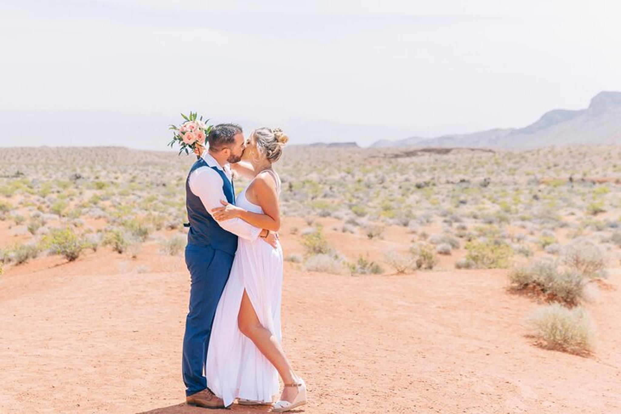 Valley of Fire Wedding Ceremony in French - Image 6