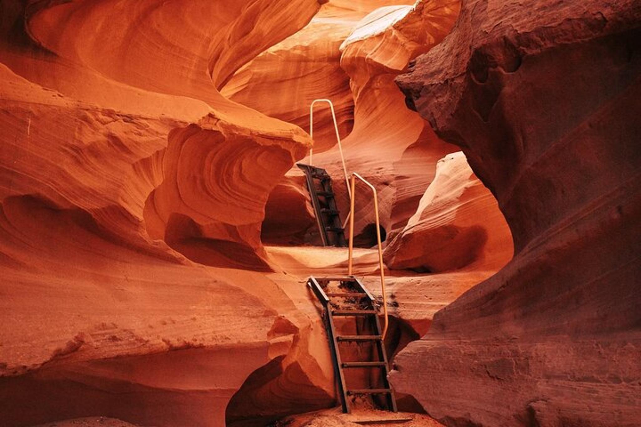 Waterhole Canyon Guided Tour 90 min