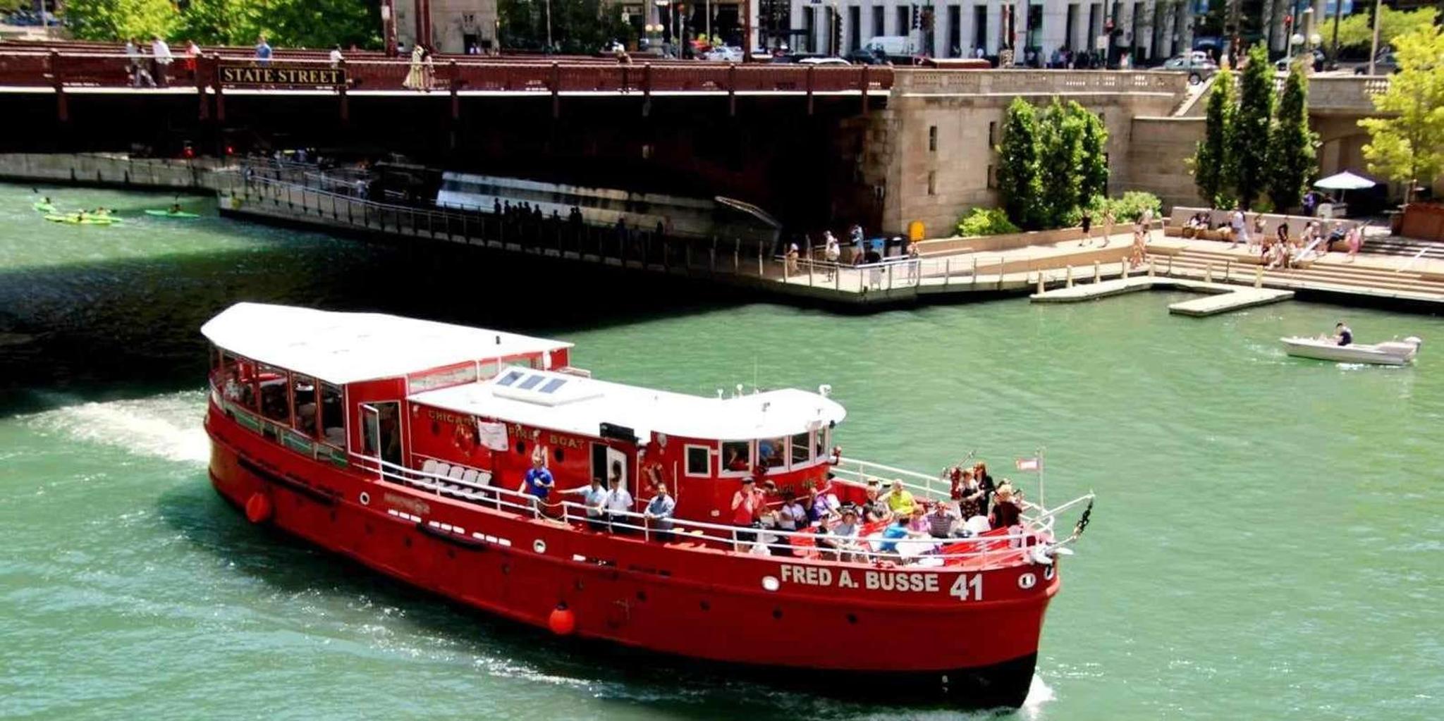 Chicago Fireworks Cruise on a Historic Fireboat - Image 4