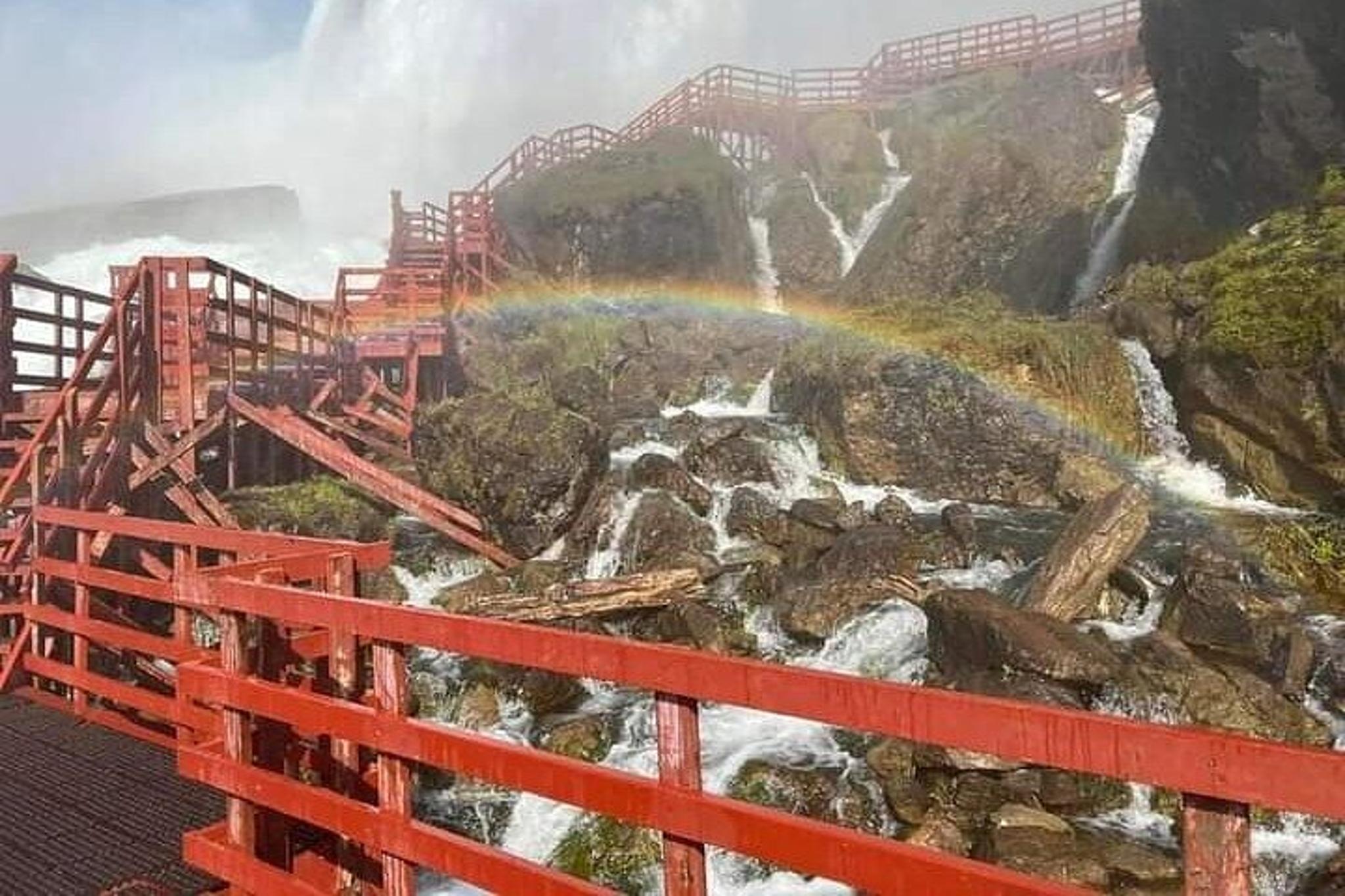 Niagara Falls Cave of the Winds Walking Tour - Image 3