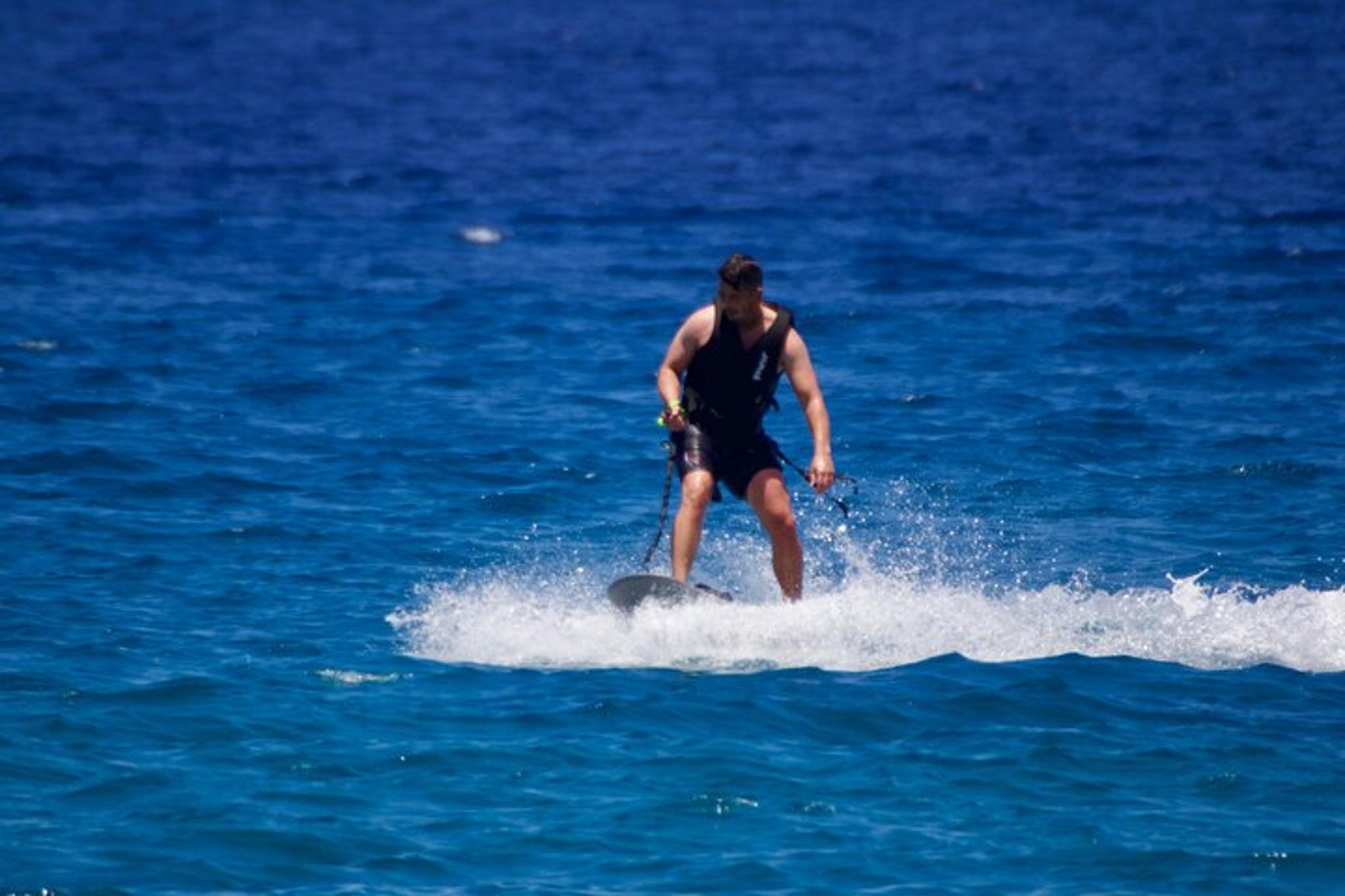 Maui Electric Surfboard Experience - Image 3