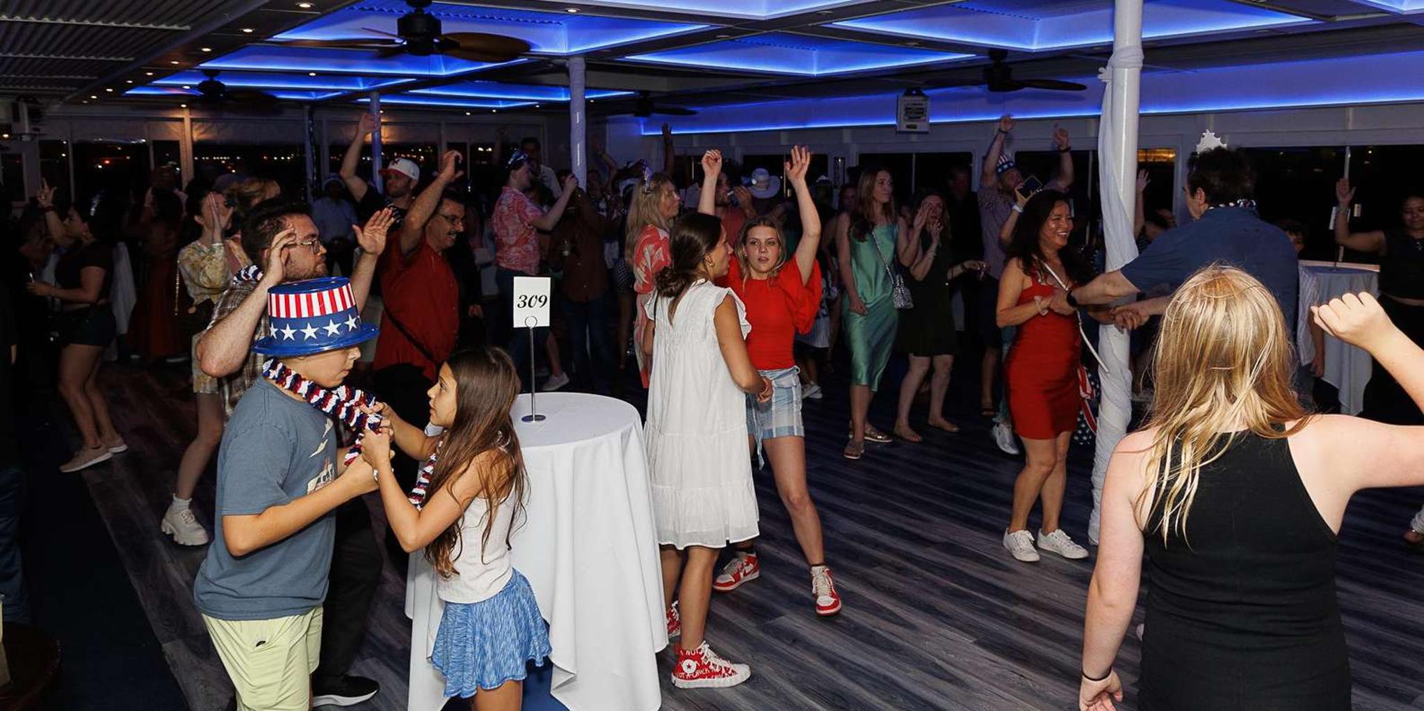 New York City New Year's Eve Cruise - Image 5