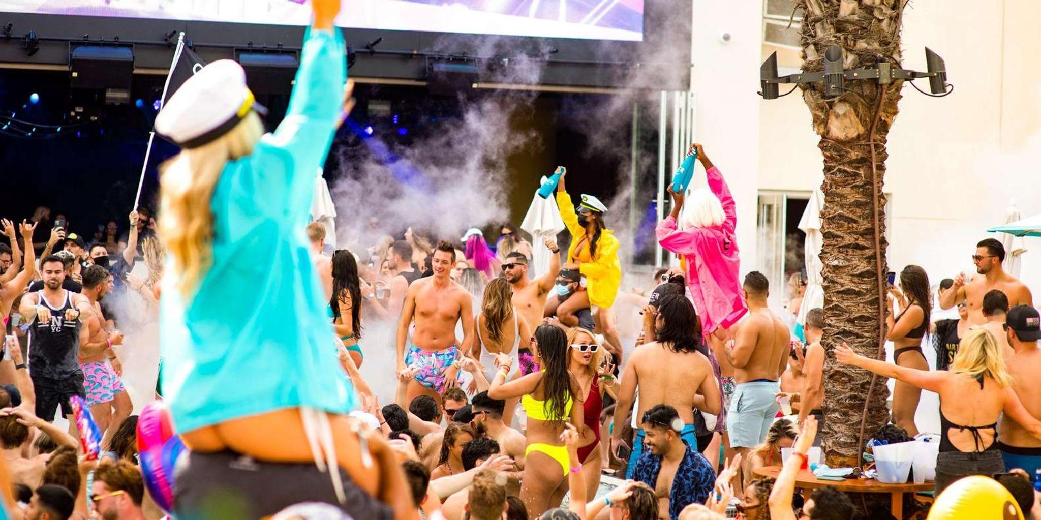 Las Vegas Pool Crawl with Free Drinks - Image 5