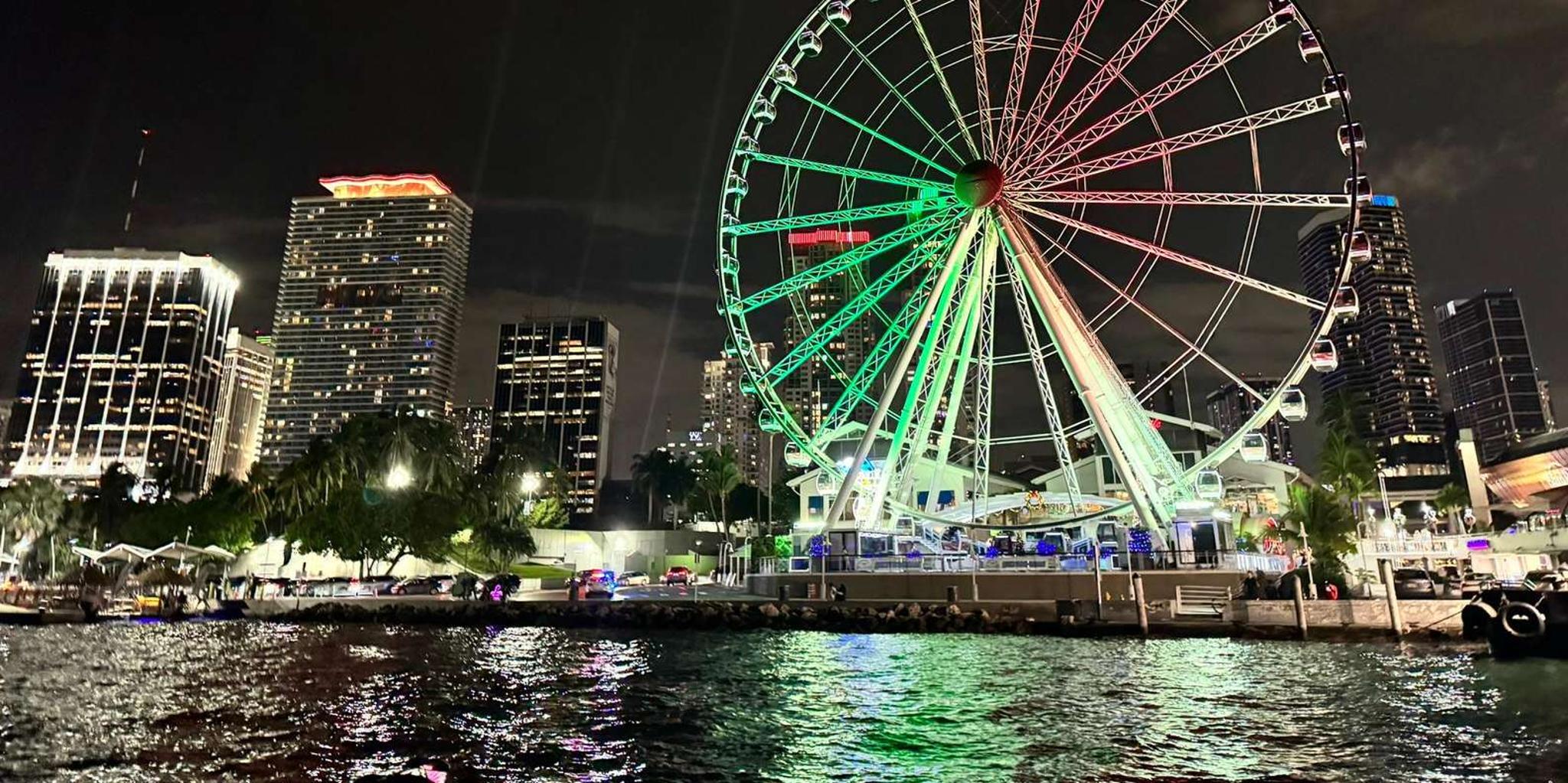 Miami Beach Sandbar & Skyline Boat Tour - Image 5