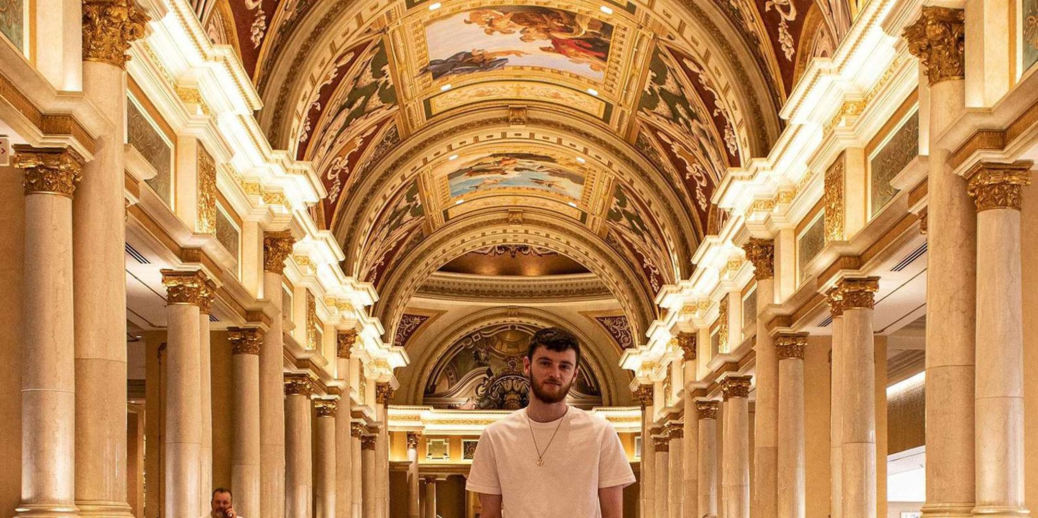 Las Vegas Strip Walking Tour with Free Drink - Image 4