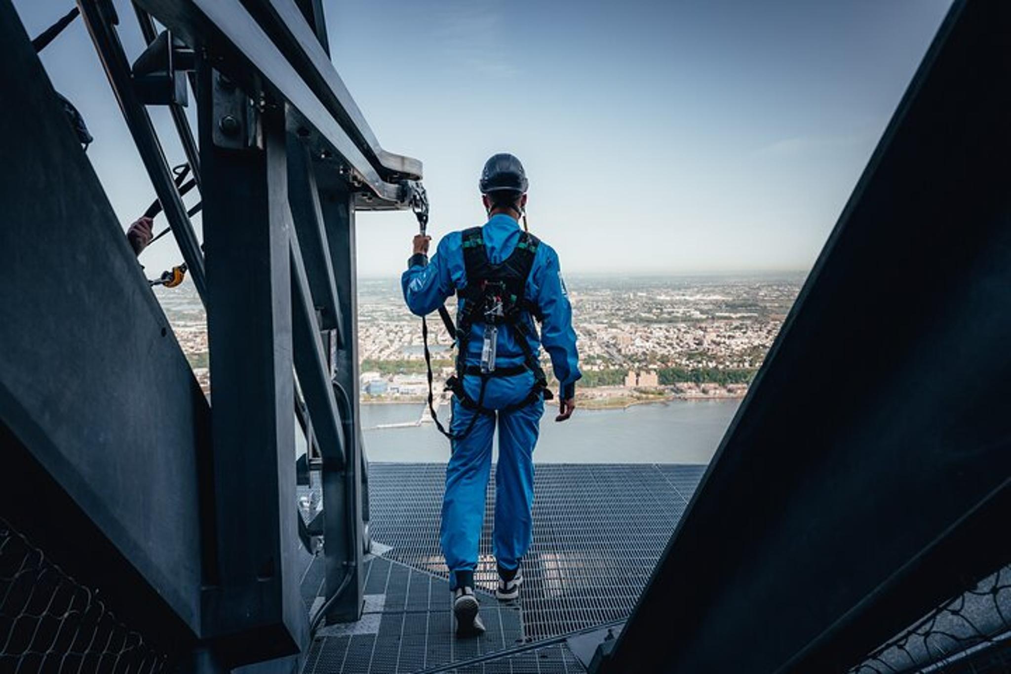 New York City Skyscraper Climb at Edge - Image 5