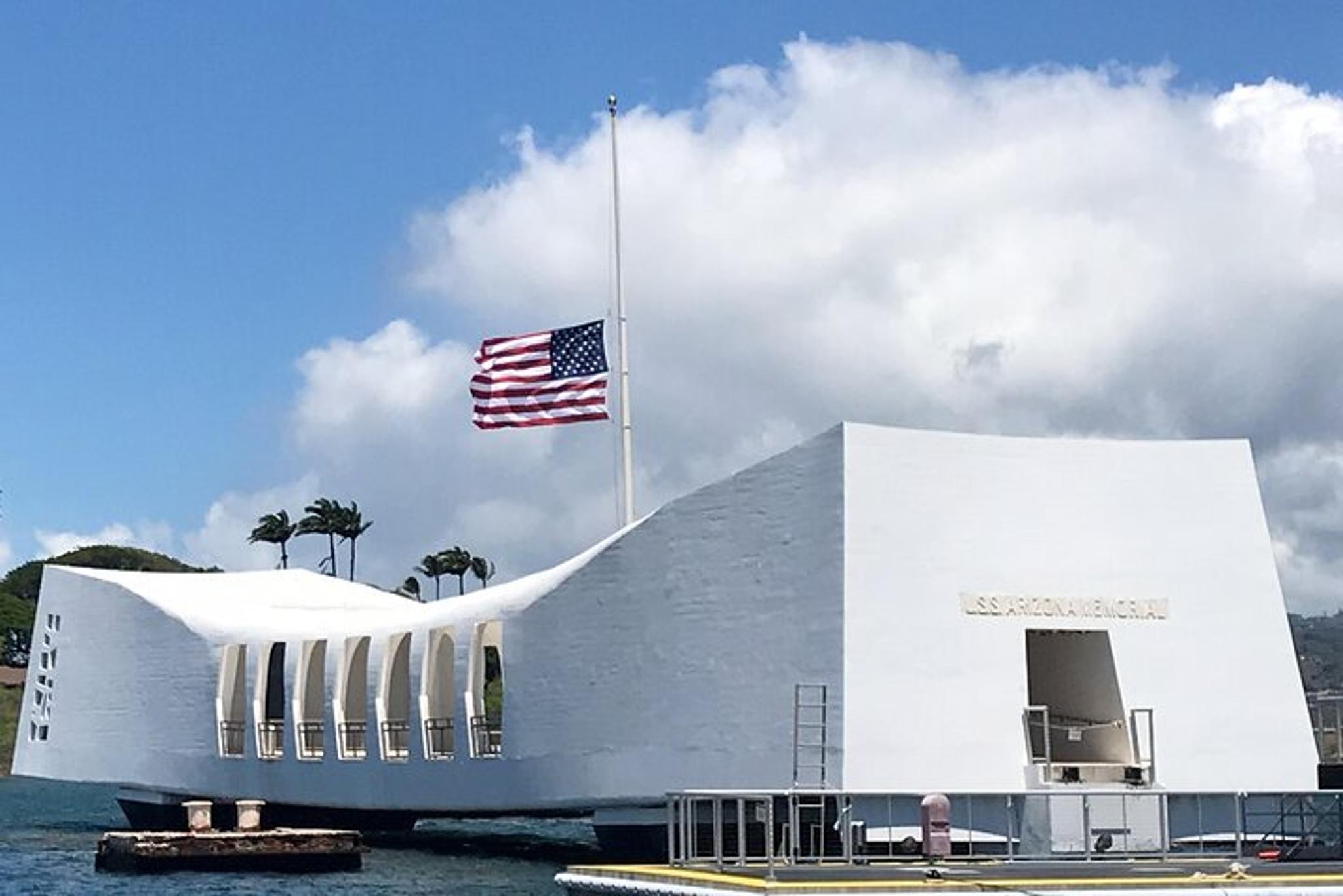 Honolulu Pearl Harbor and USS Arizona Tour - Image 1