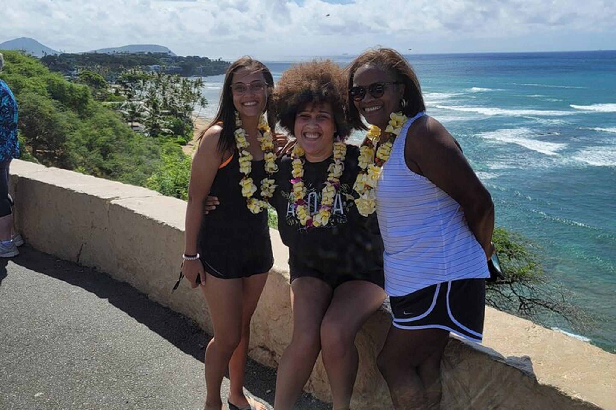 Honolulu Botanical Garden & Waterfall Tour - Image 4