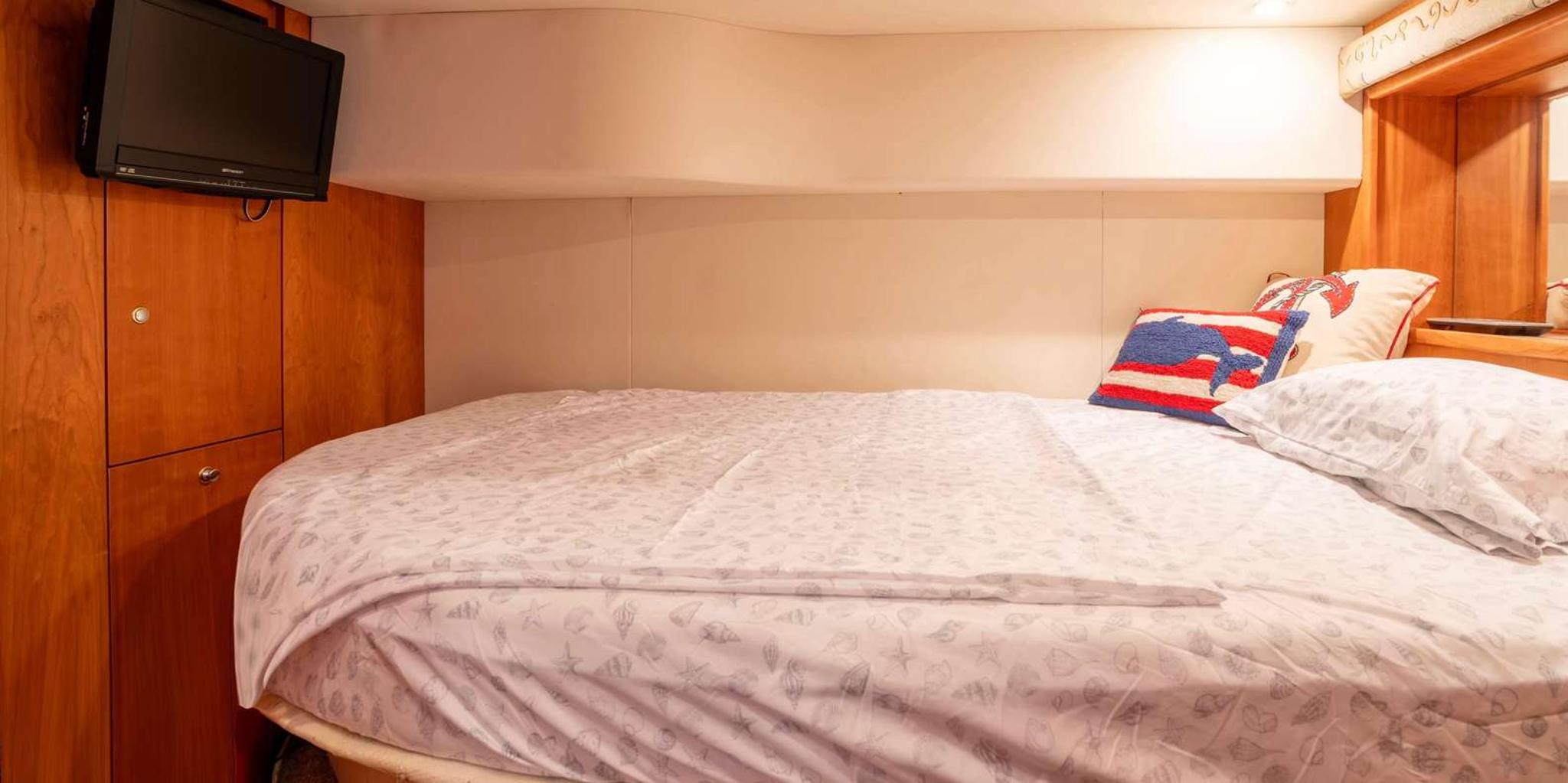 Miami Private Yacht Rental with Captain 2 hr - Image 3