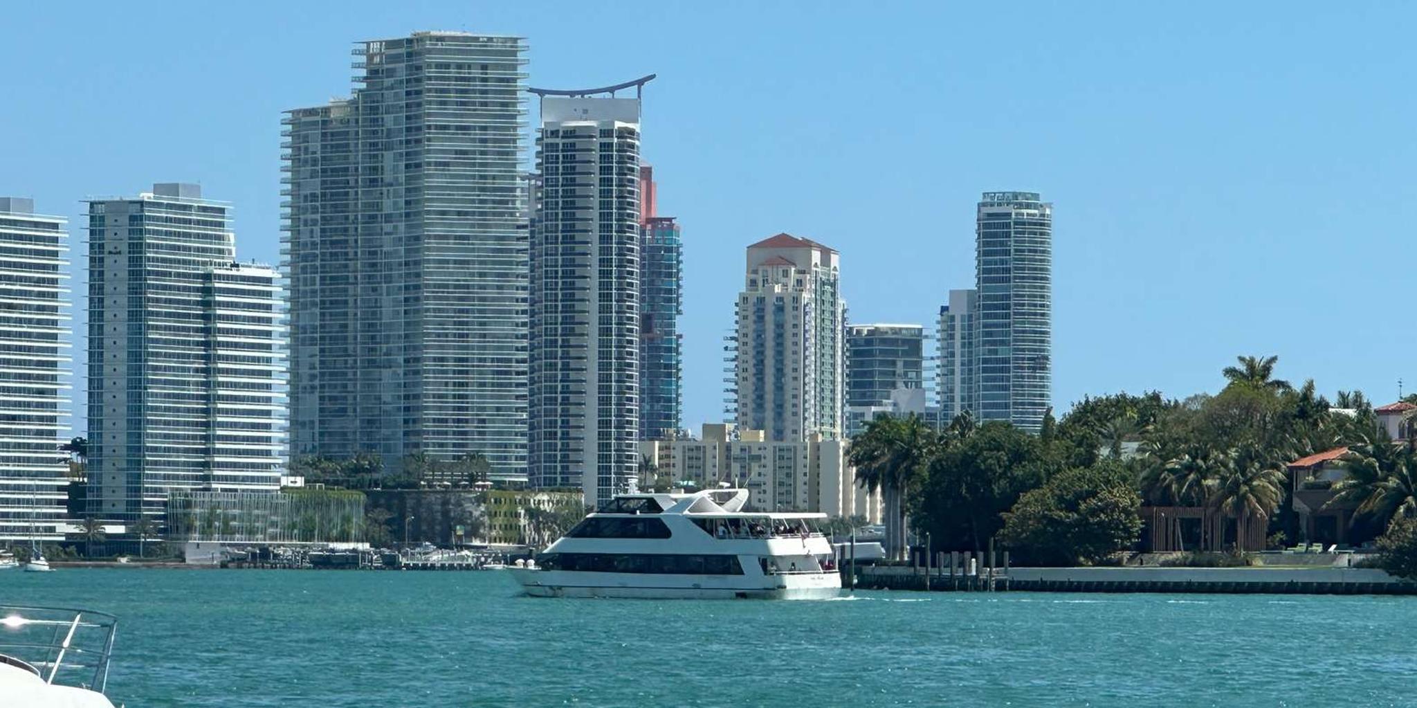 Miami Skyline Millionaire Homes Cruise - Image 5