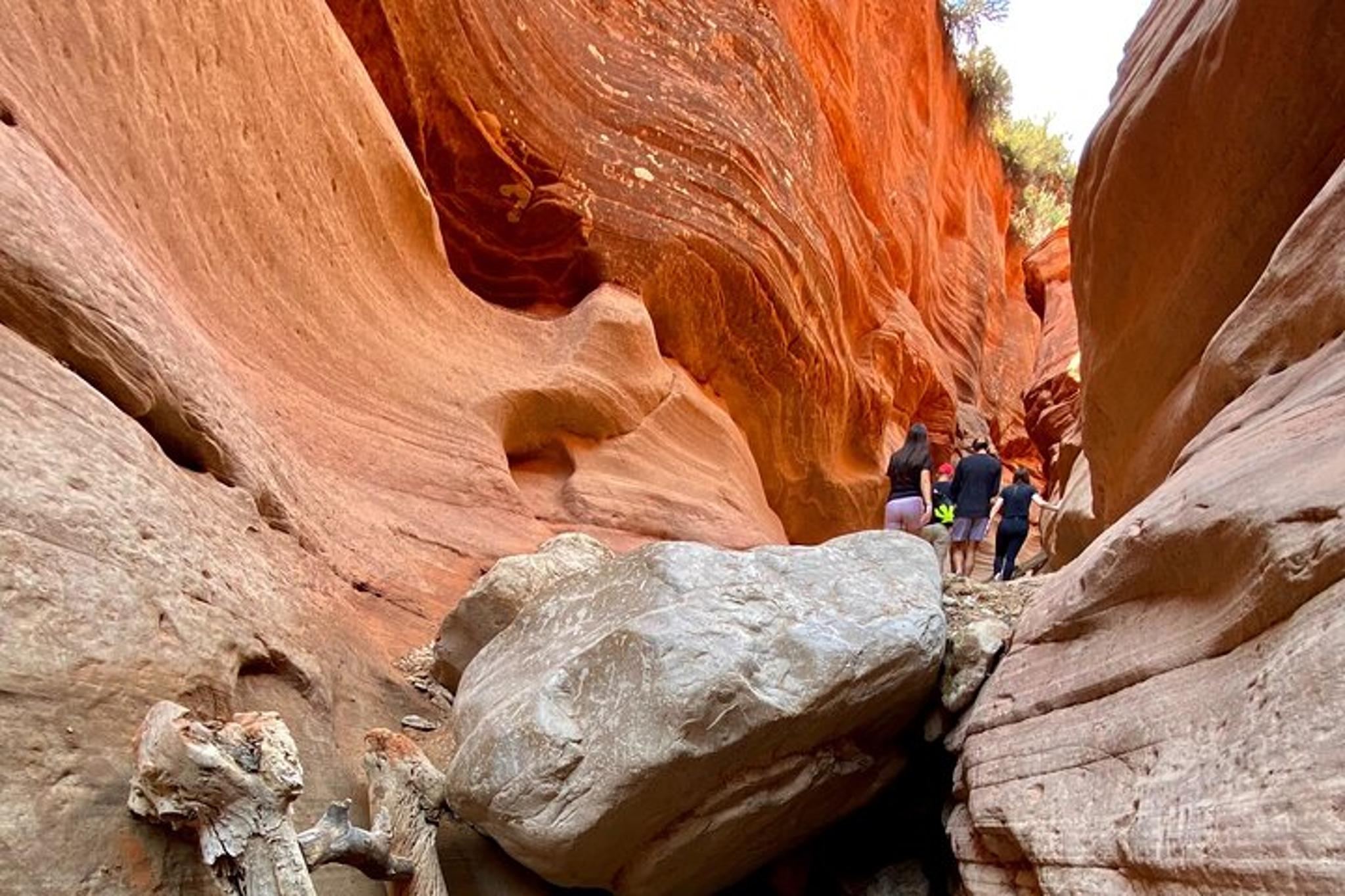 Kanab Guided Hike through Peekaboo Slot Canyon - Image 4