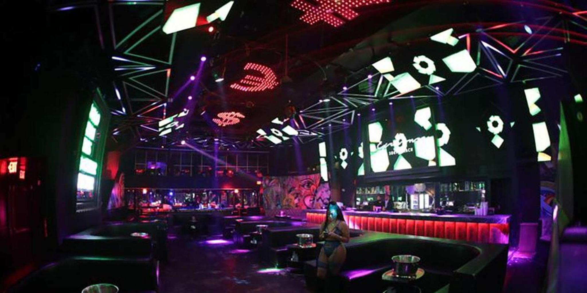Miami Nightclub Experience with Open Bar and Party Bus - Image 6