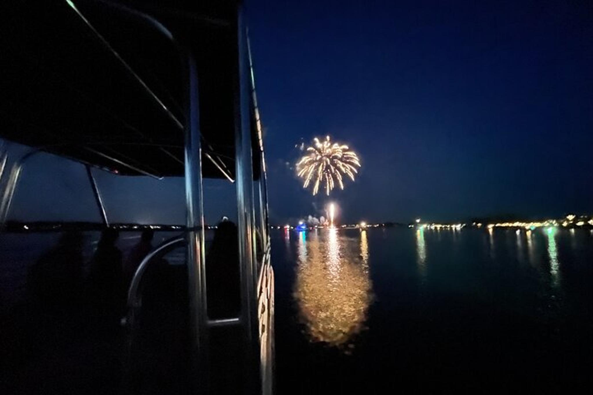 Hilton Head Boat Rental with Fireworks Viewing 4 hr - Image 2