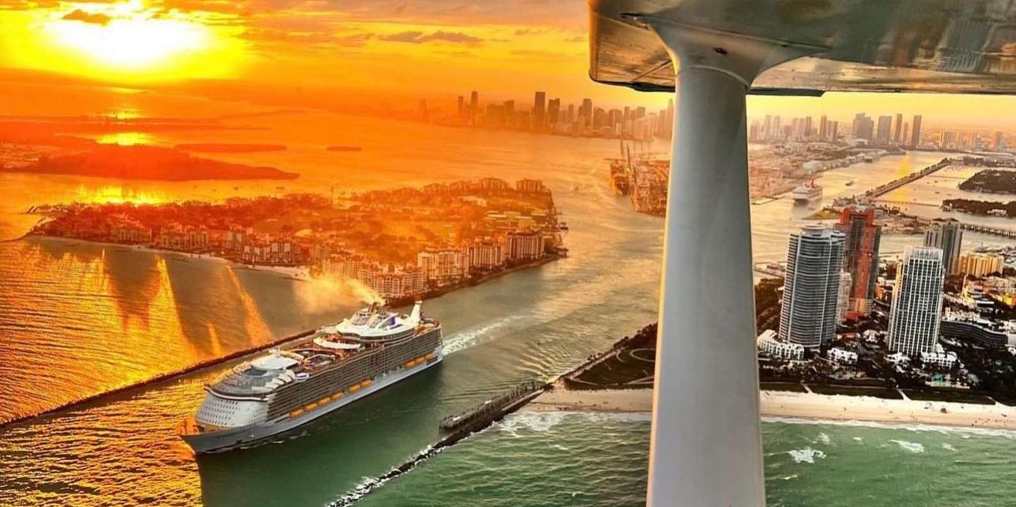 Miami Private Flight Tour with Champagne - Image 4