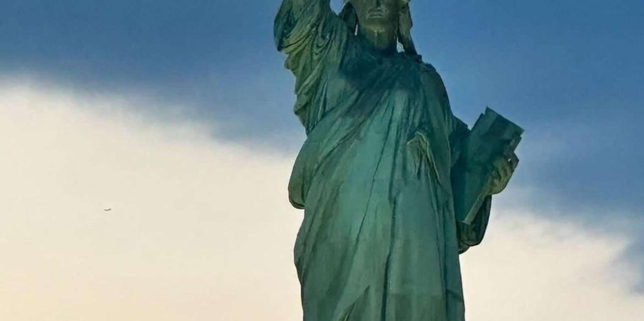 New York City Statue of Liberty and Ellis Island Tour