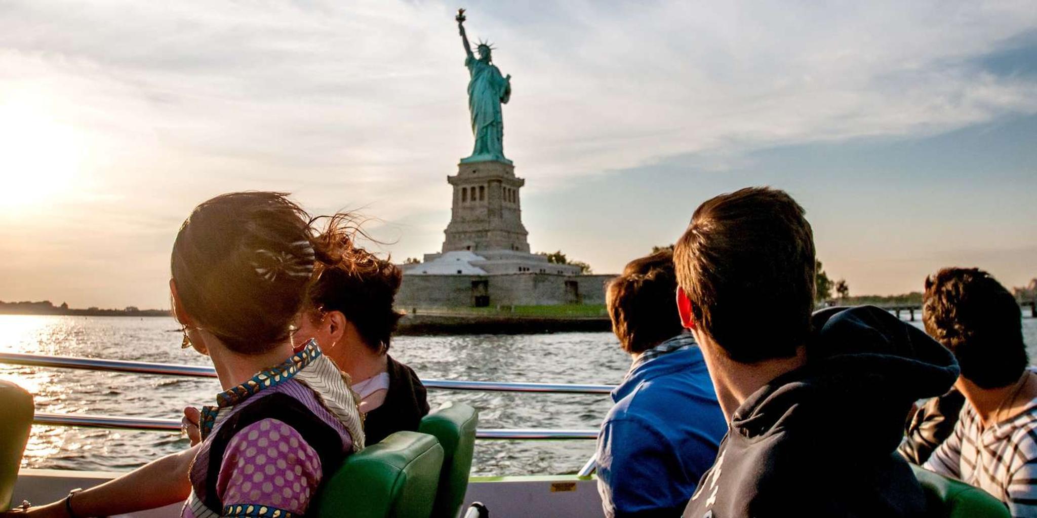 New York City Speedboat Ride - Image 4
