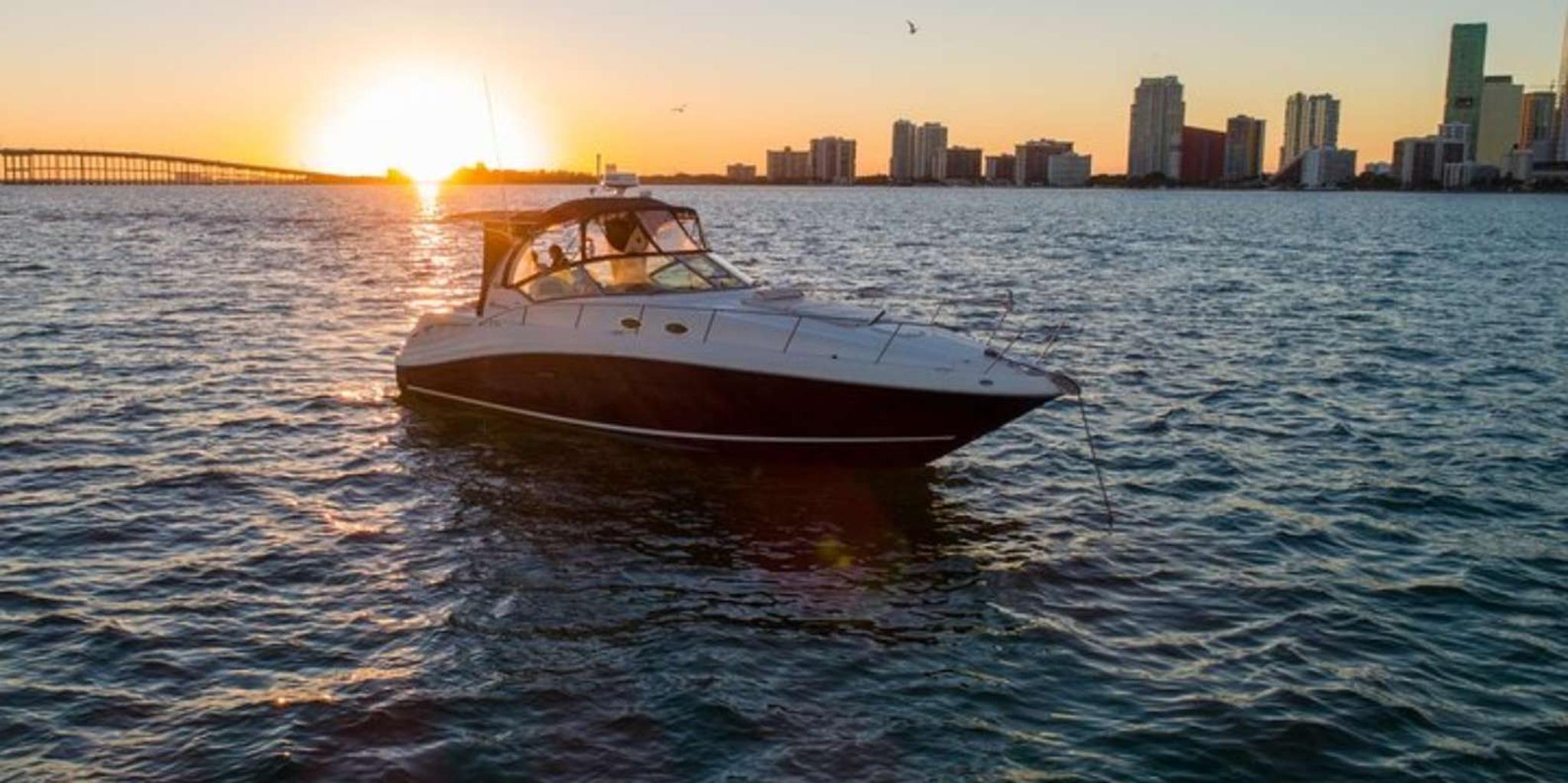 Miami Private Yacht Cruise with Champagne 2 hr - Image 5