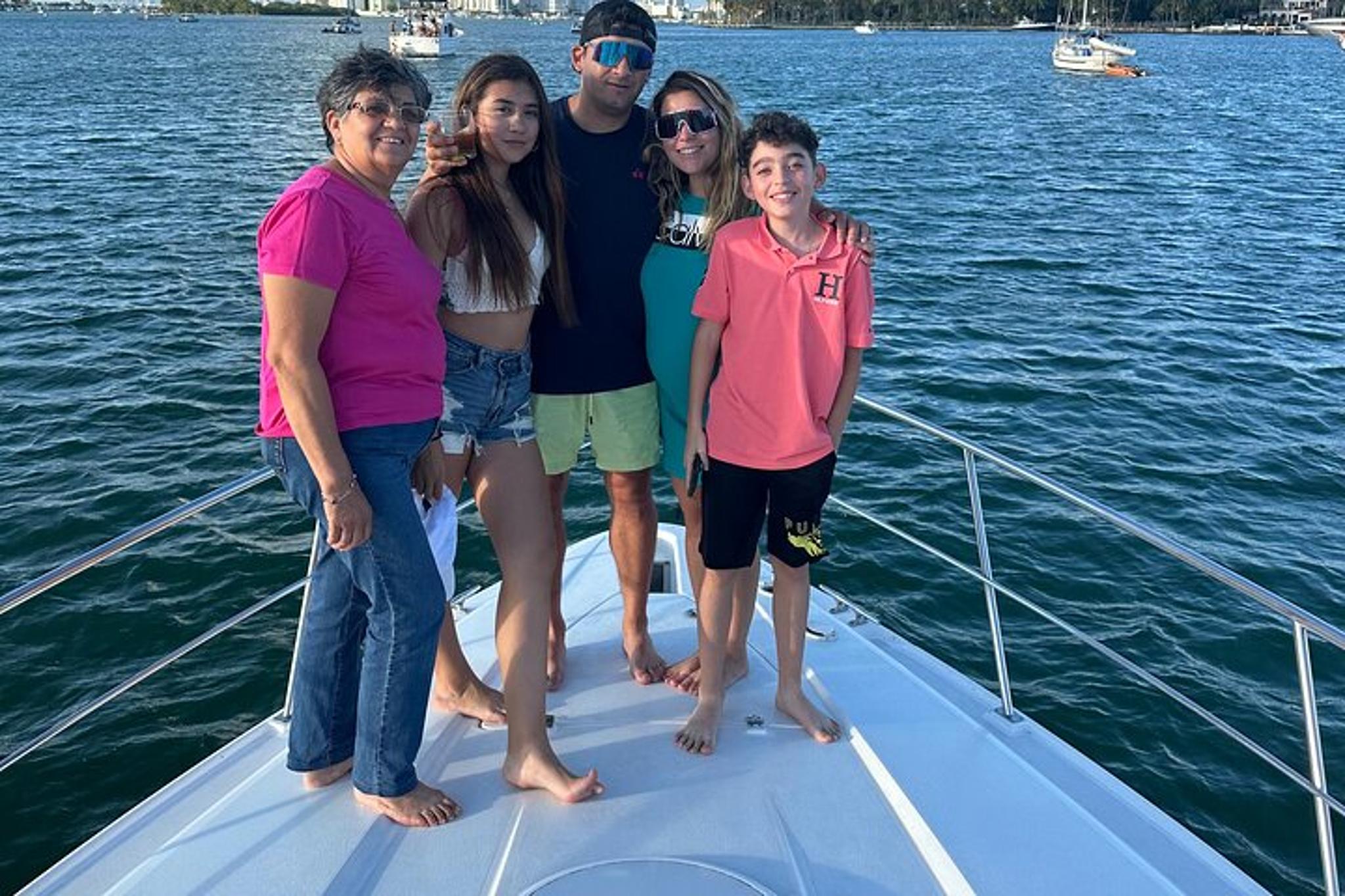 Miami Yacht Tour of Star Island Mansions - Image 6