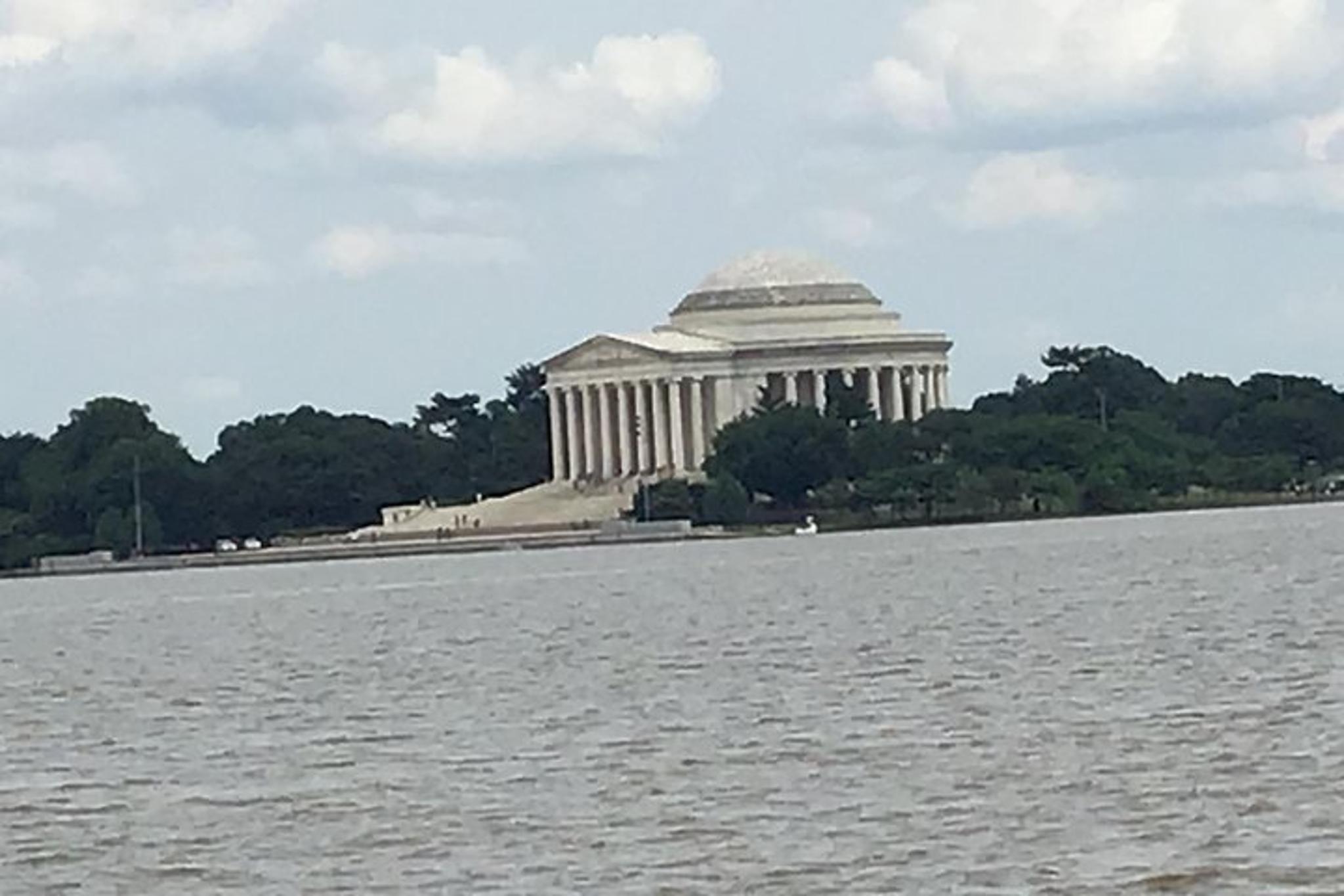 Washington DC Monuments & Memorials Minibus Tour - Image 4