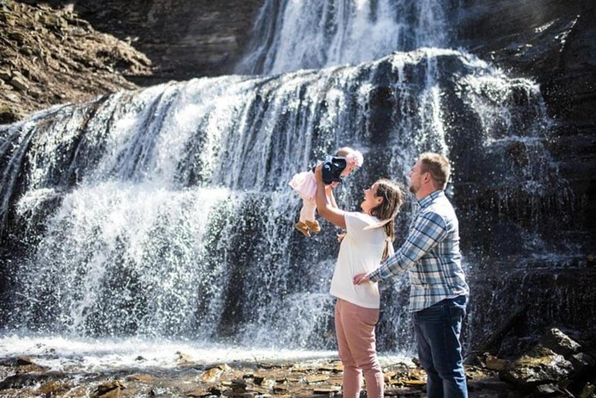 Niagara Photo Session with a Local Photographer - Image 5
