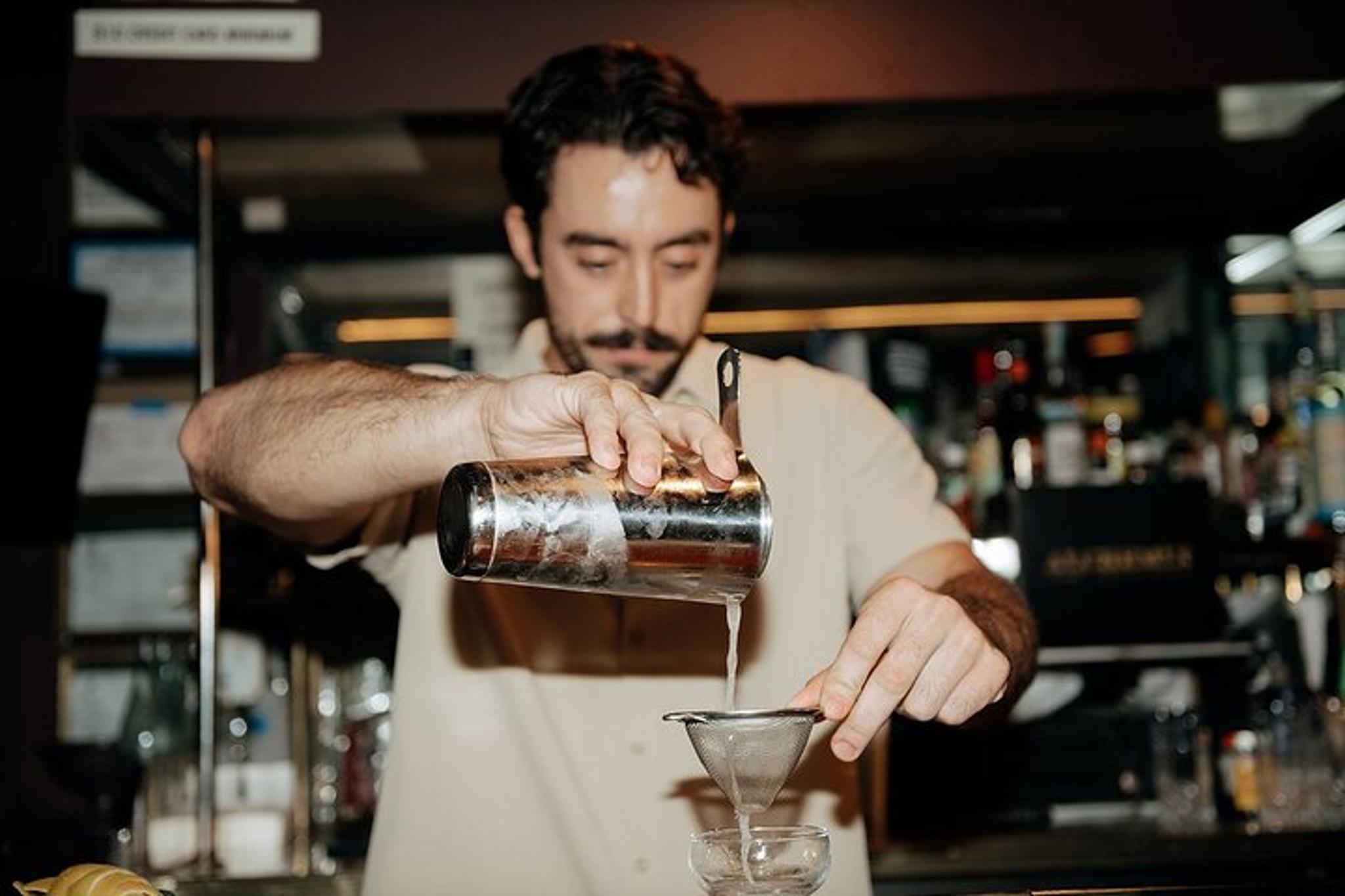 New Orleans Cocktail Making Class - Image 5