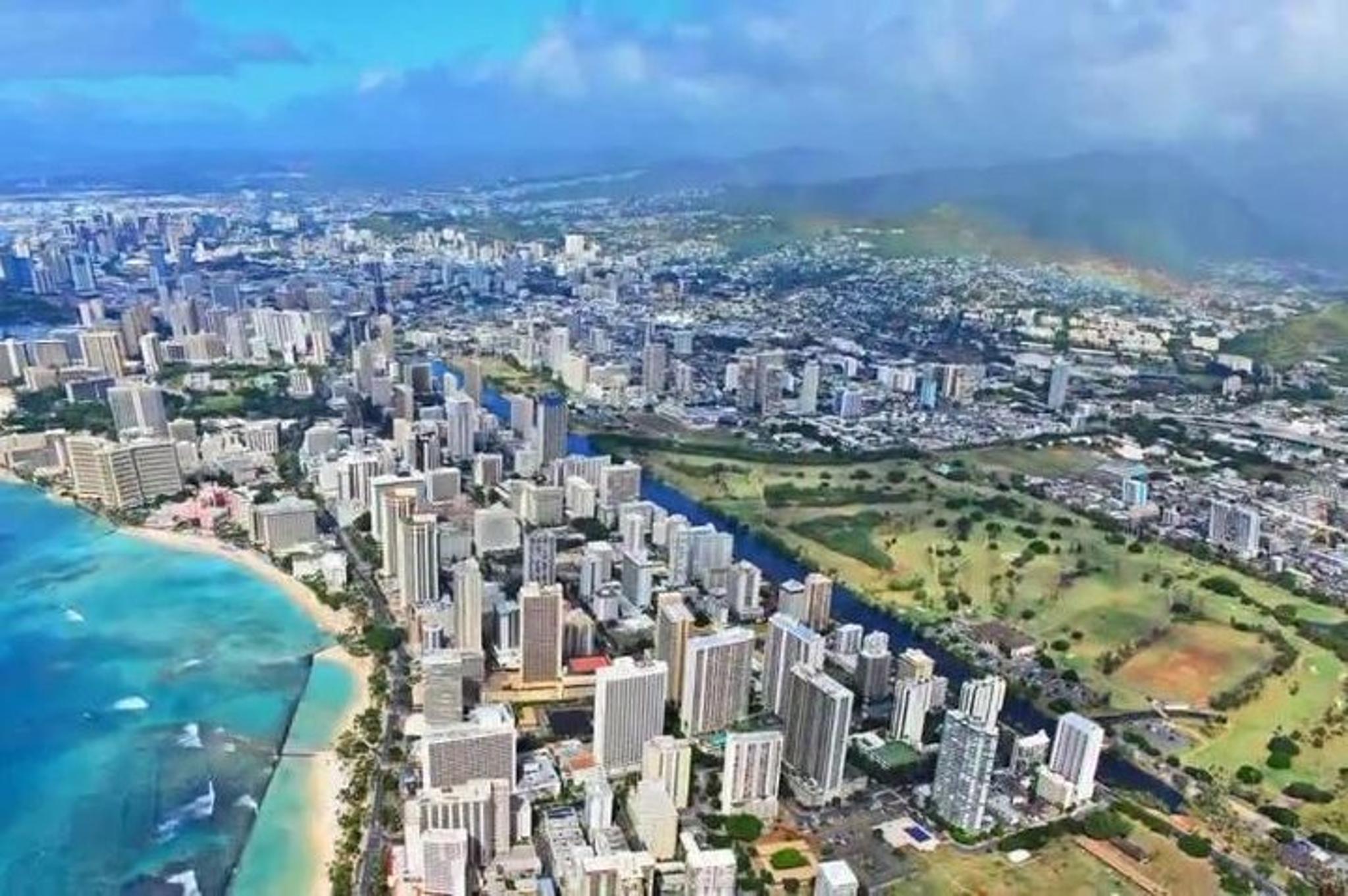 Honolulu City and Pearl Harbor Tour from Maui