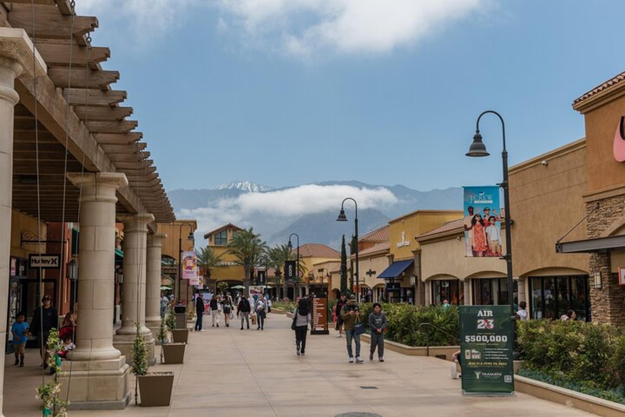 Palm Springs Shopping Tour to Desert Hills Outlets - Image 5