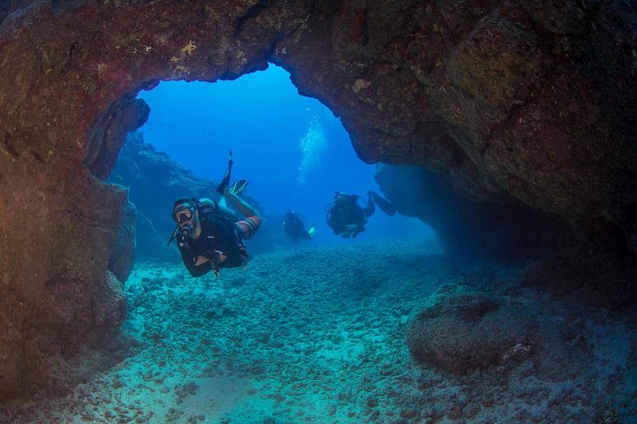 Kauai Dive Boat Adventure for Certified Divers - Image 2