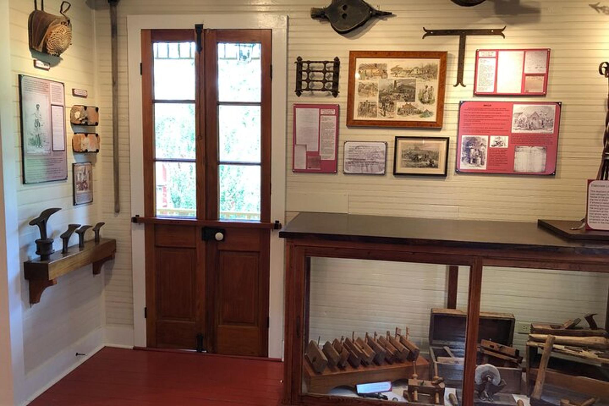 New Orleans Plantation and Airboat Tour - Image 3