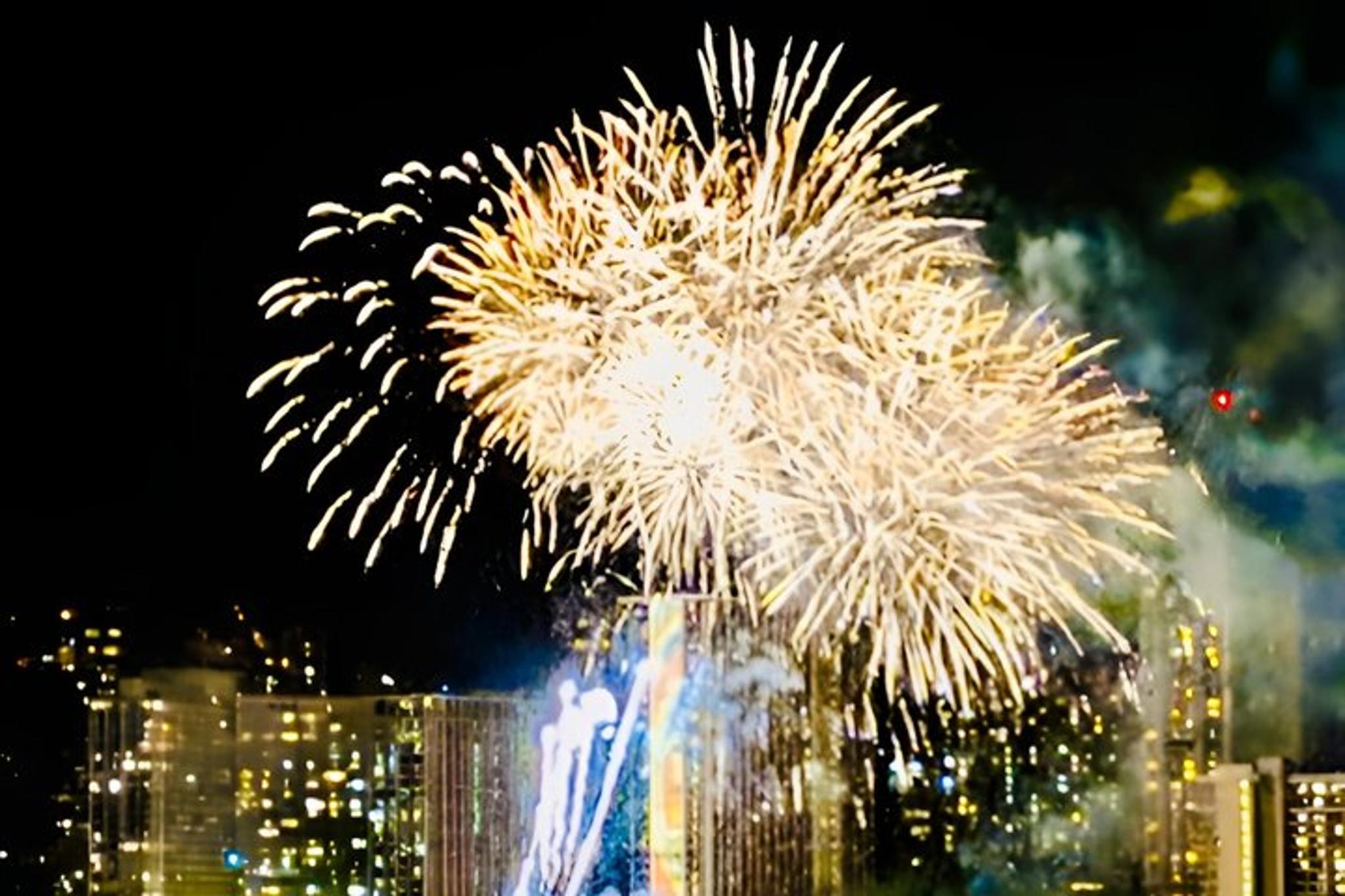 Waikiki Beach Catamaran Fireworks Tour - Image 3