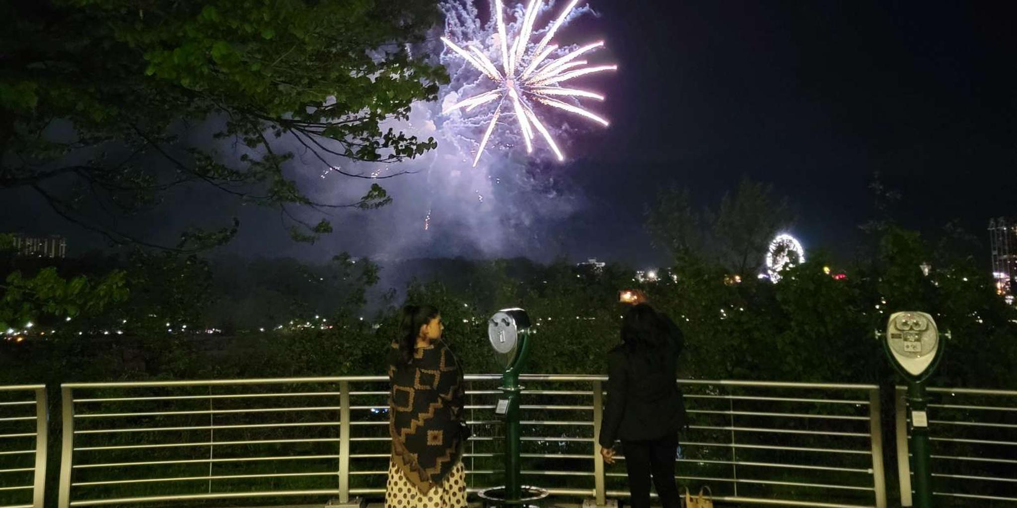 Niagara Falls Walking Tour at Sunset - Image 4