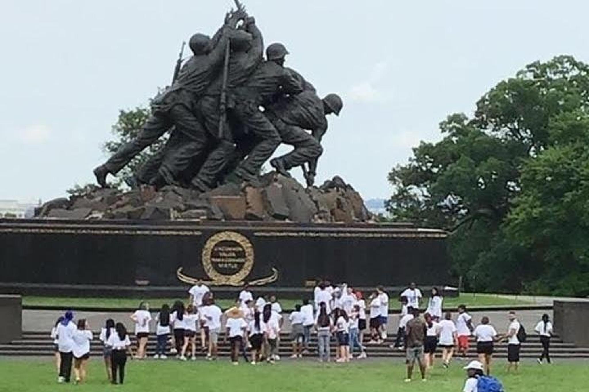 Washington DC Monuments & Memorials Minibus Tour - Image 6