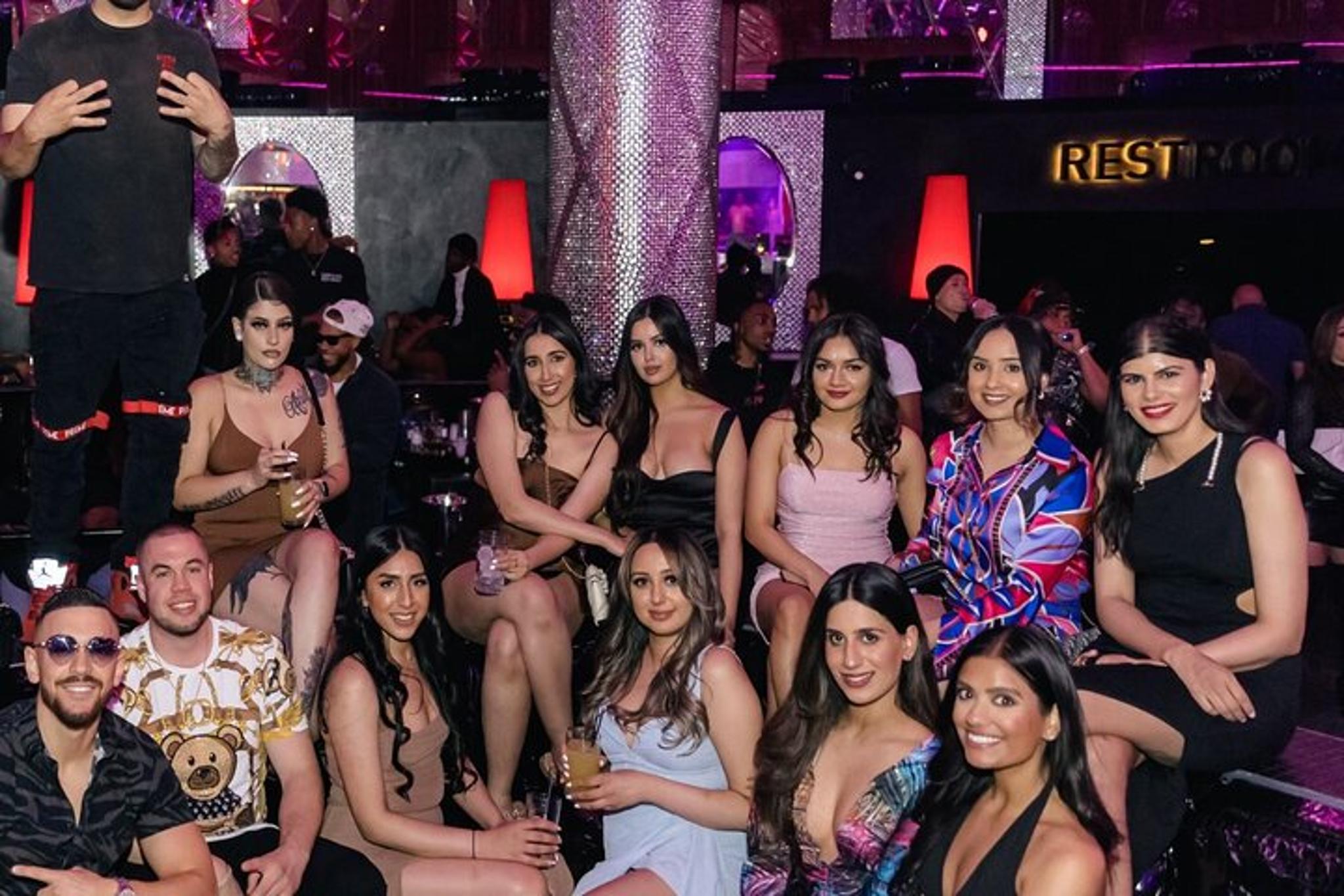 Las Vegas Club Crawl with Party Bus Experience - Image 6